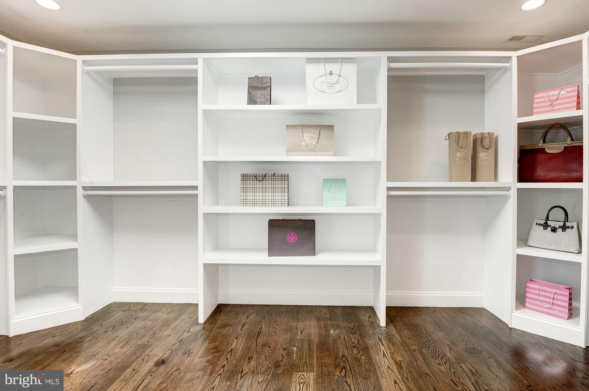 VIENNA WOODS - Residential