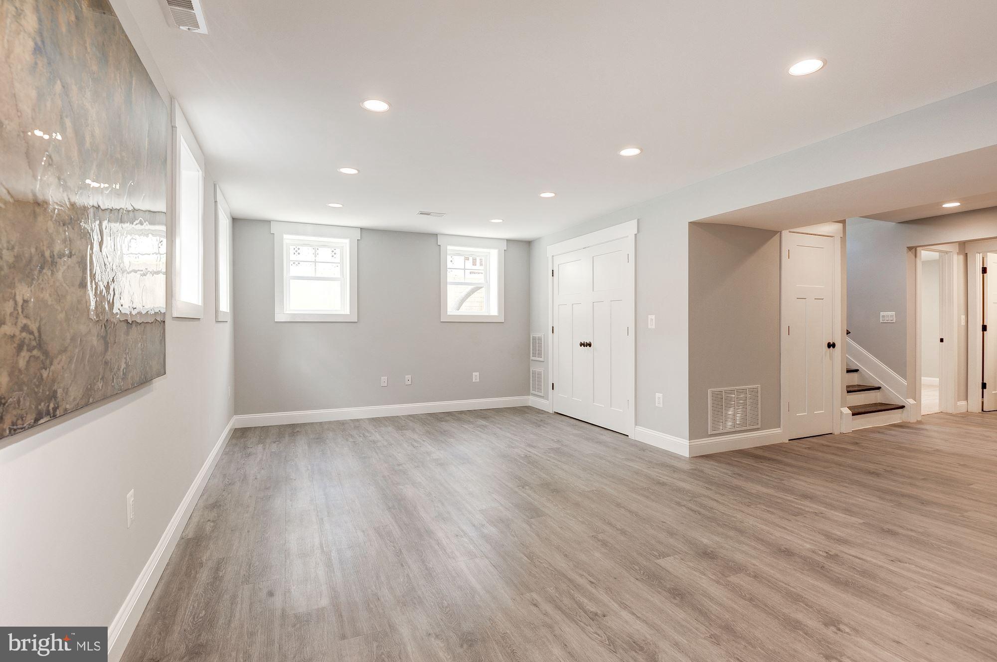 VIENNA WOODS - Residential