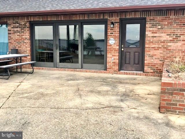 Waterfront 2 bedroom condo on the Chesapeake Bay. Fantastic views. Walk along the beach! 2 bedrooms and 1 bath. Newer carpet. Shared laundry at the rear of the complex. Must have good credit. Pets are considered case by case.