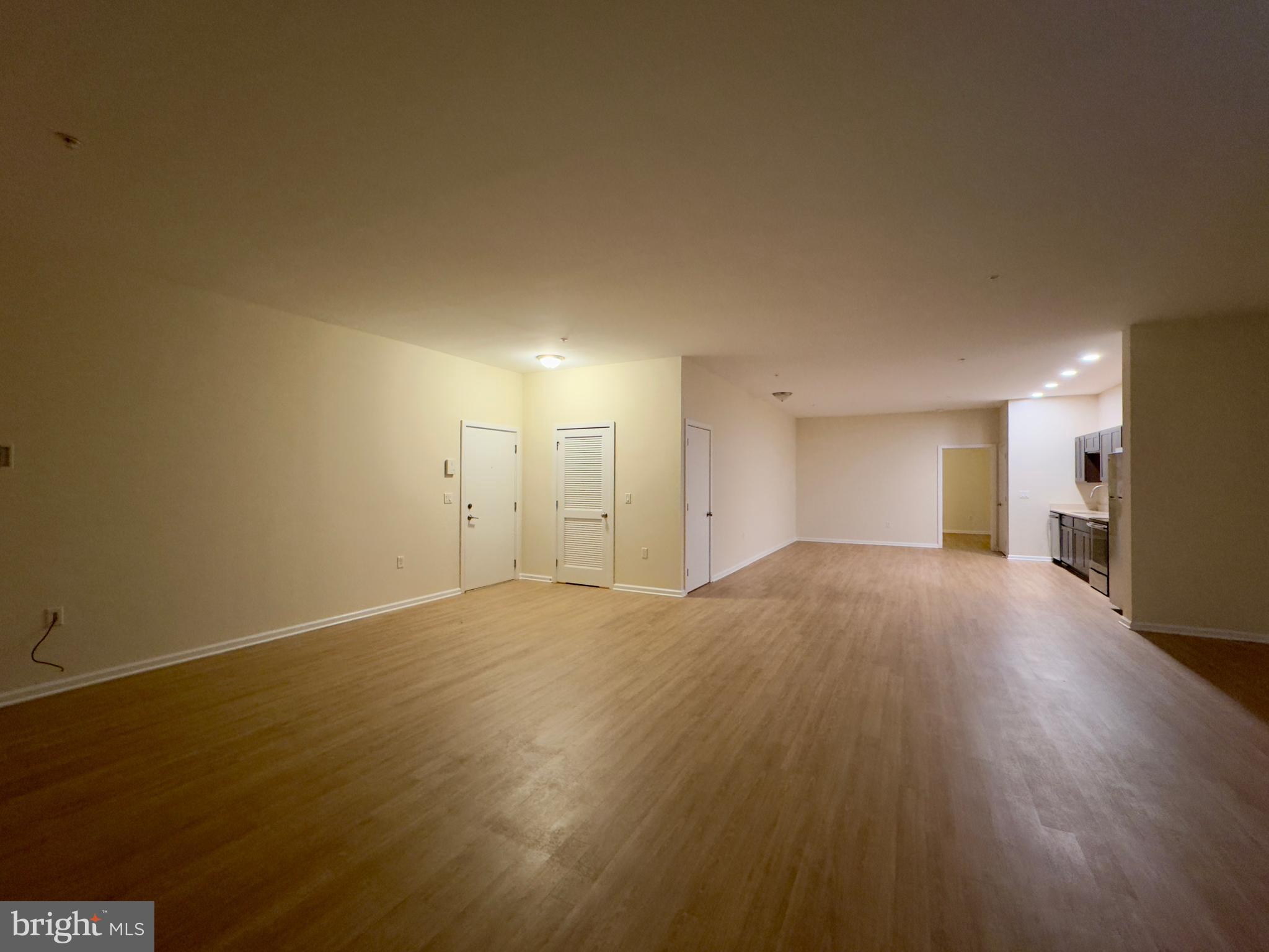 DOWNTOWN - Residential Lease