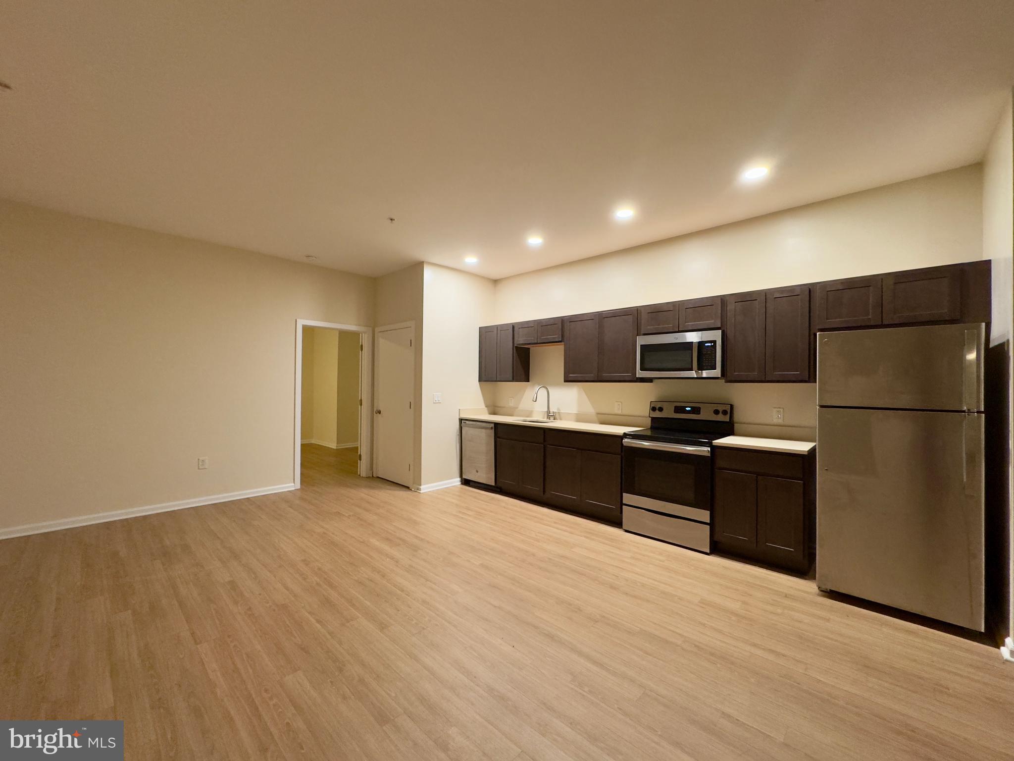 DOWNTOWN - Residential Lease