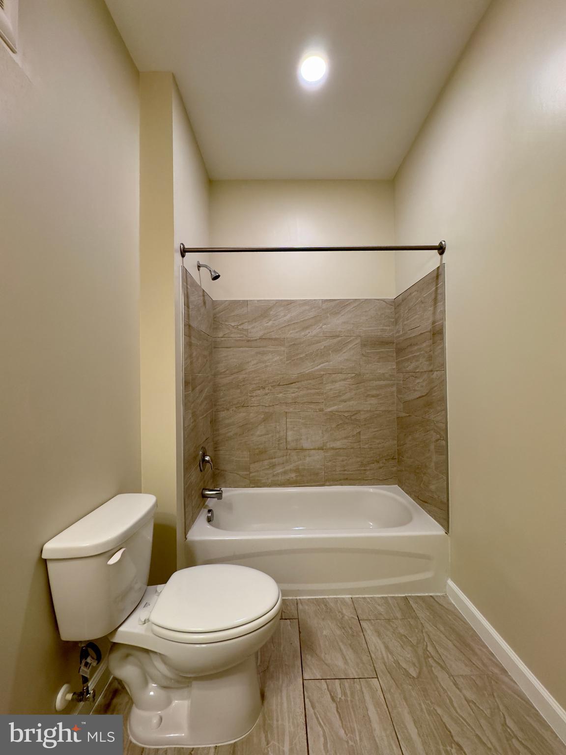 DOWNTOWN - Residential Lease