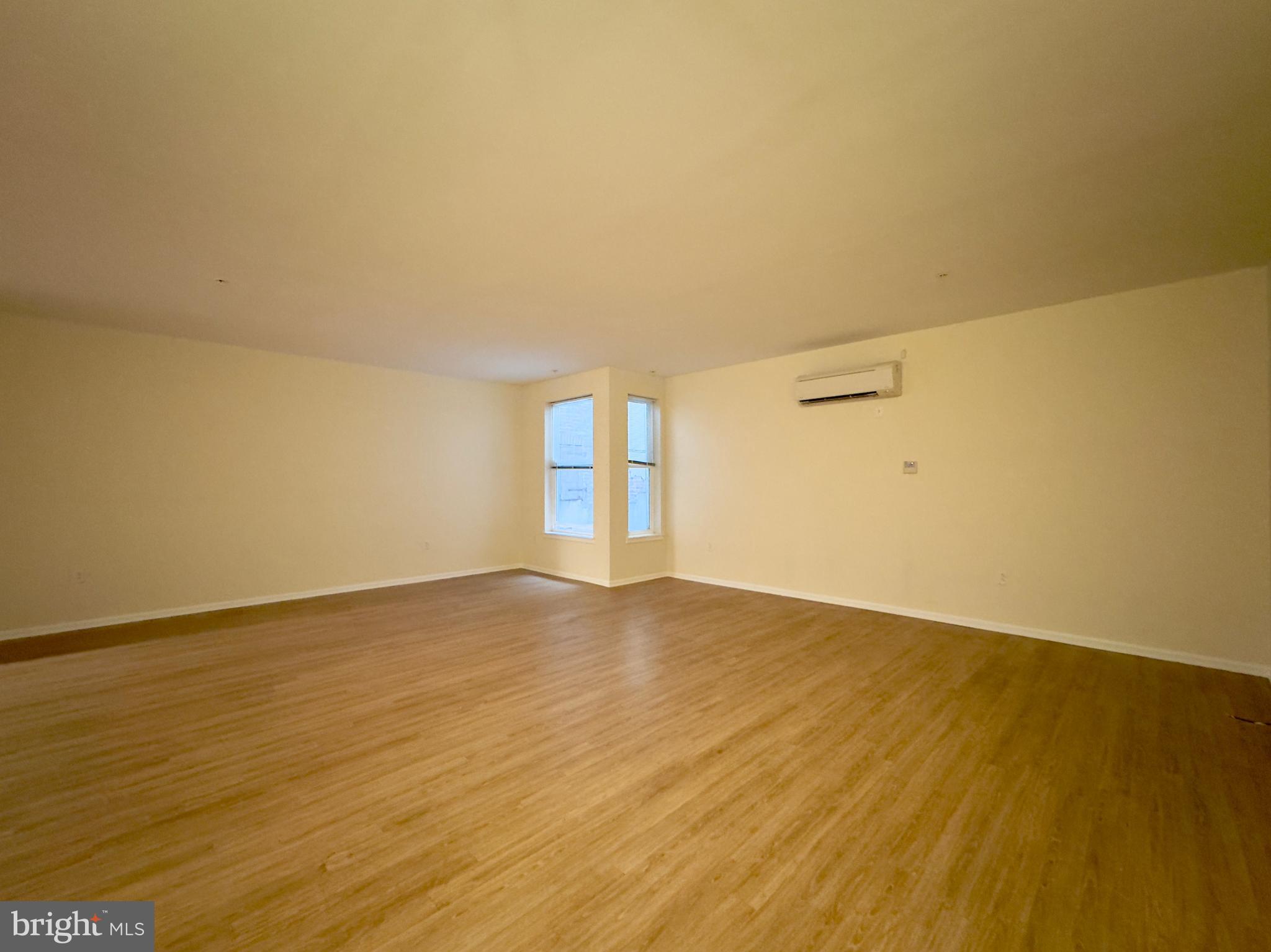 DOWNTOWN - Residential Lease