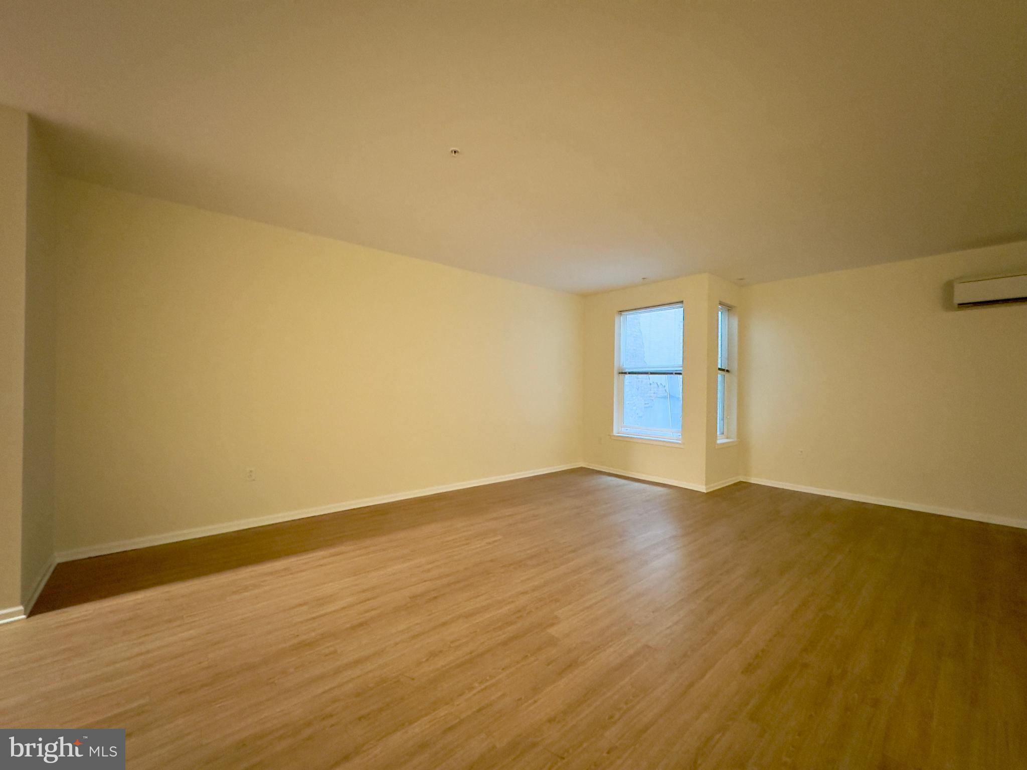 DOWNTOWN - Residential Lease