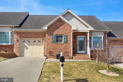 Townhouse For Sale - 294 Ridgewood Avenue<br/> BROADWAY, VA 22815