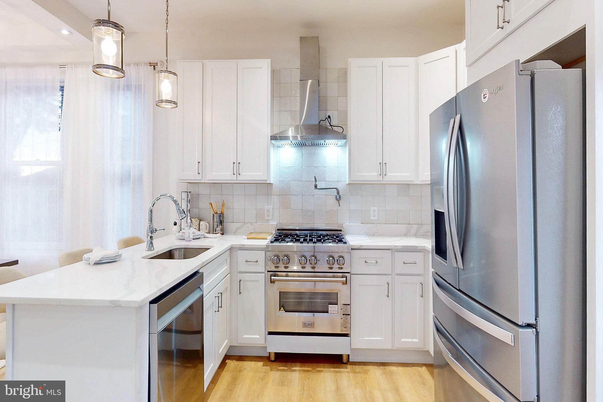 2806 FRANKLIN STREET NE