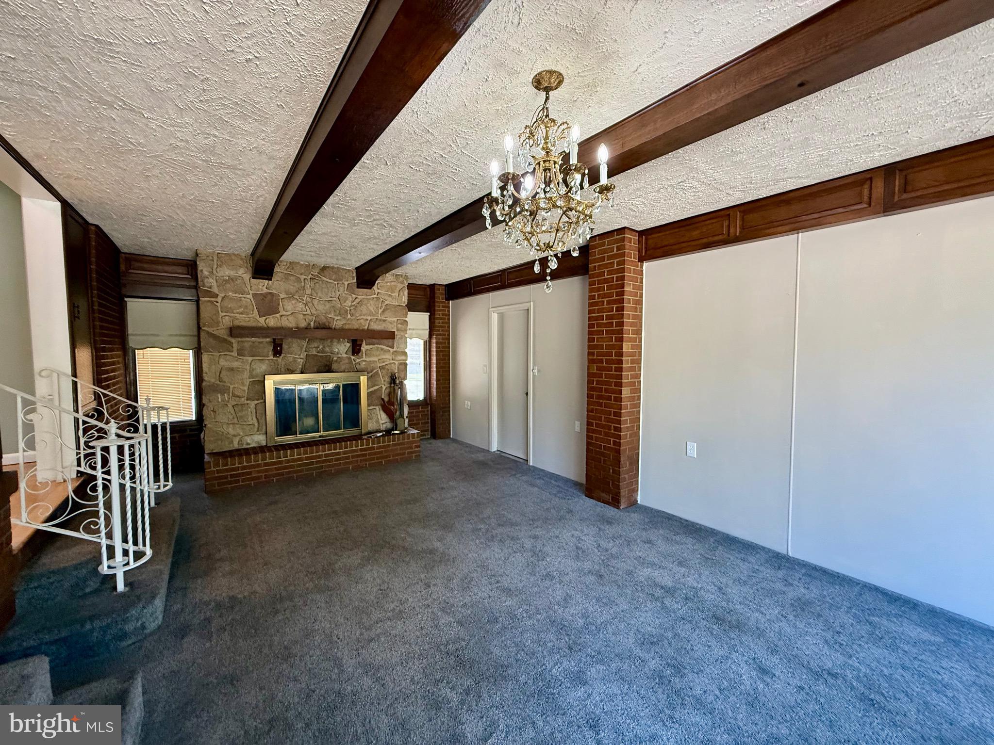 3715 ROSEWOOD