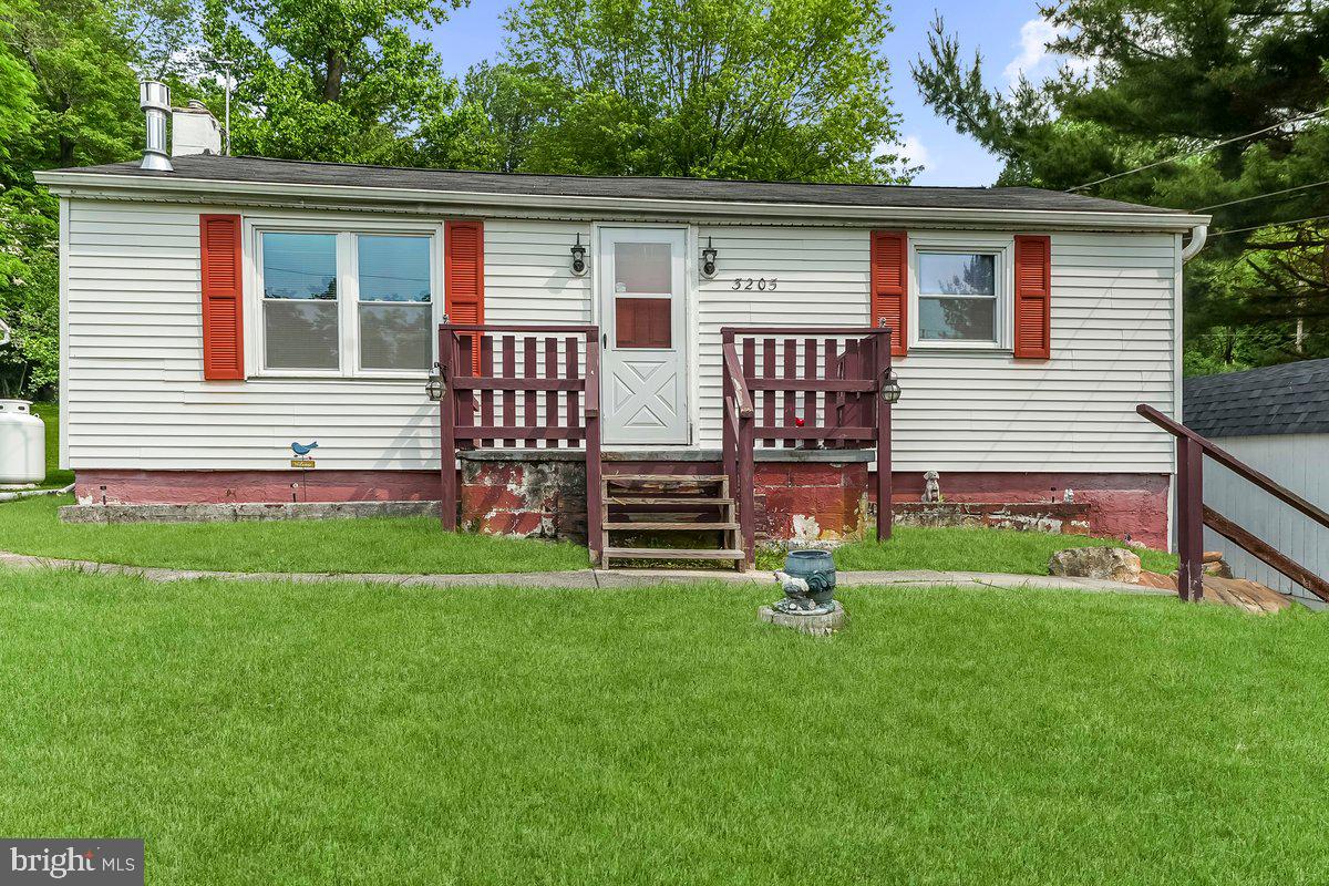 Welcome to this charming and well-cared-for home that’s full of character and comfort. Featuring 3 bedrooms — with one currently used as a cozy den — this home offers flexible living space perfect for today's lifestyle.
Step inside to find warm hardwood floors in the living room, adding timeless appeal. Some of the rooms have carpet.The kitchen features real wood cabinets, offering both durability and classic charm. The main bedroom has an additional full bath. The stall shower is behind a fake wall that could easily be removed. Owner put up the wall as the shower pan has a crack in it. A bright and airy sun porch provides the perfect spot to enjoy your morning coffee or unwind in the evening.
Downstairs, a full basement offers plenty of storage space or the opportunity to finish it for additional living area. The 1-car garage adds convenience and extra storage options.
Located in a suburban area that offers country views. This home is perfect for anyone looking for a comfortable space with room to make it their own that does not want the huge house to clean!