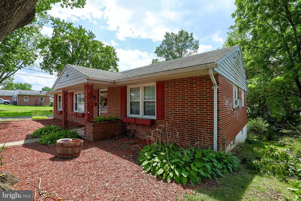 Photo of 110 N CHESTNUT ST, ELIZABETHTOWN, PA 17022 (MLS # PALA2039060)