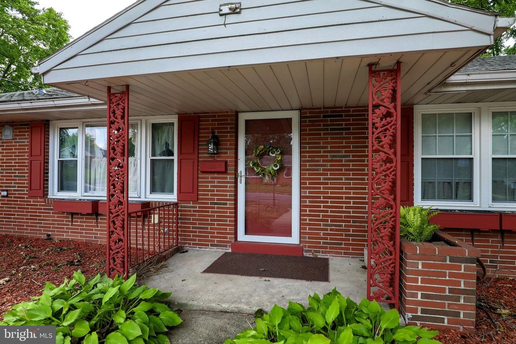 Photo of 110 N CHESTNUT ST, ELIZABETHTOWN, PA 17022 (MLS # PALA2039060)