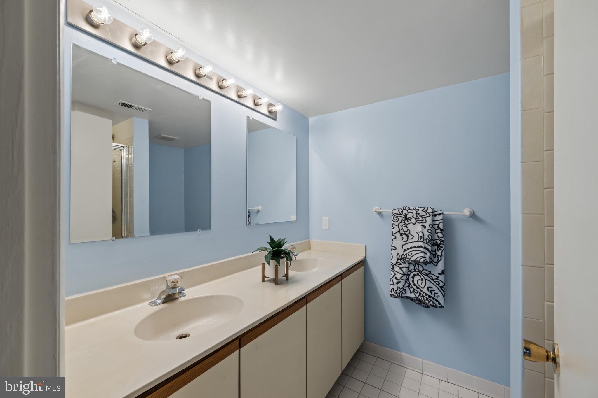 SHEPHERDS KNOLL GARDEN - Residential