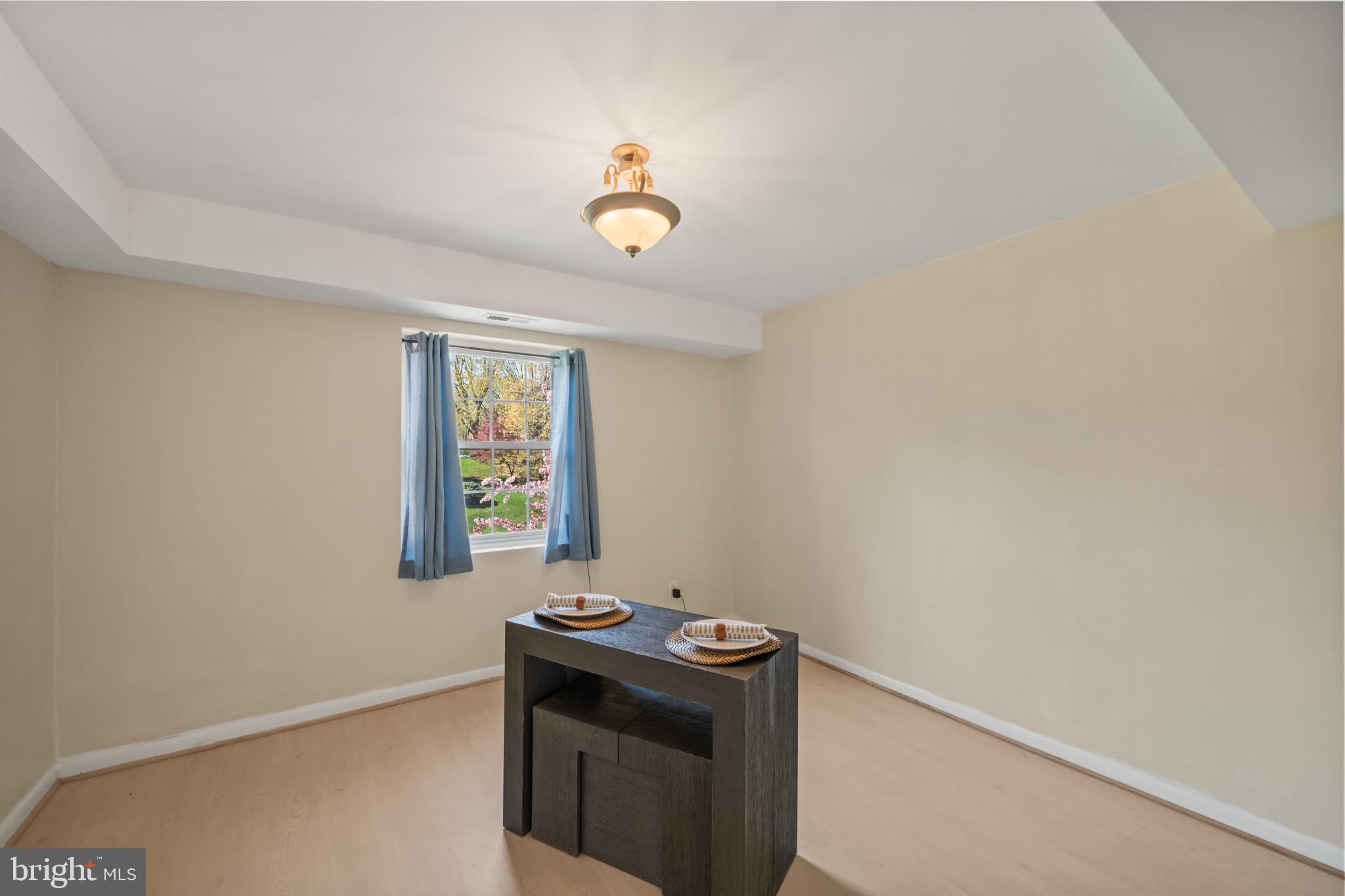 SHEPHERDS KNOLL GARDEN - Residential