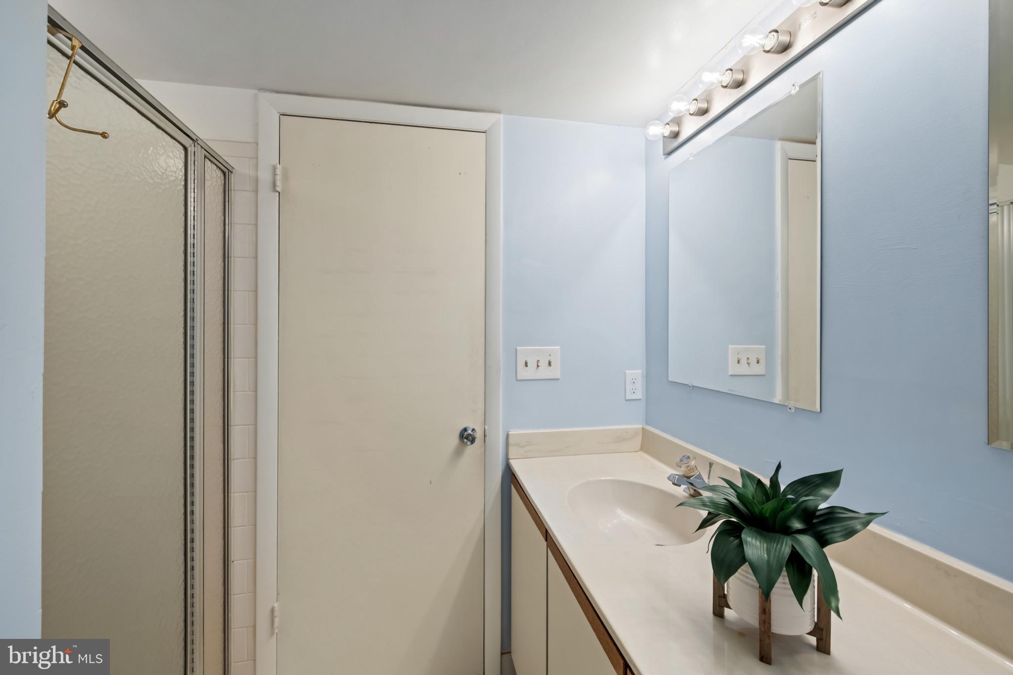 SHEPHERDS KNOLL GARDEN - Residential