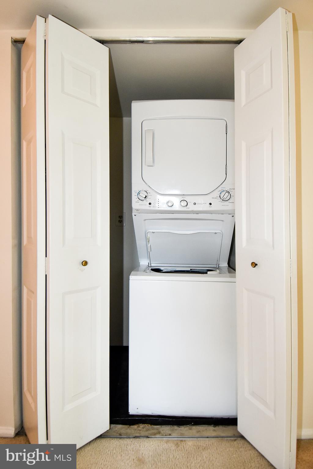 THE COLONIES - Residential Lease