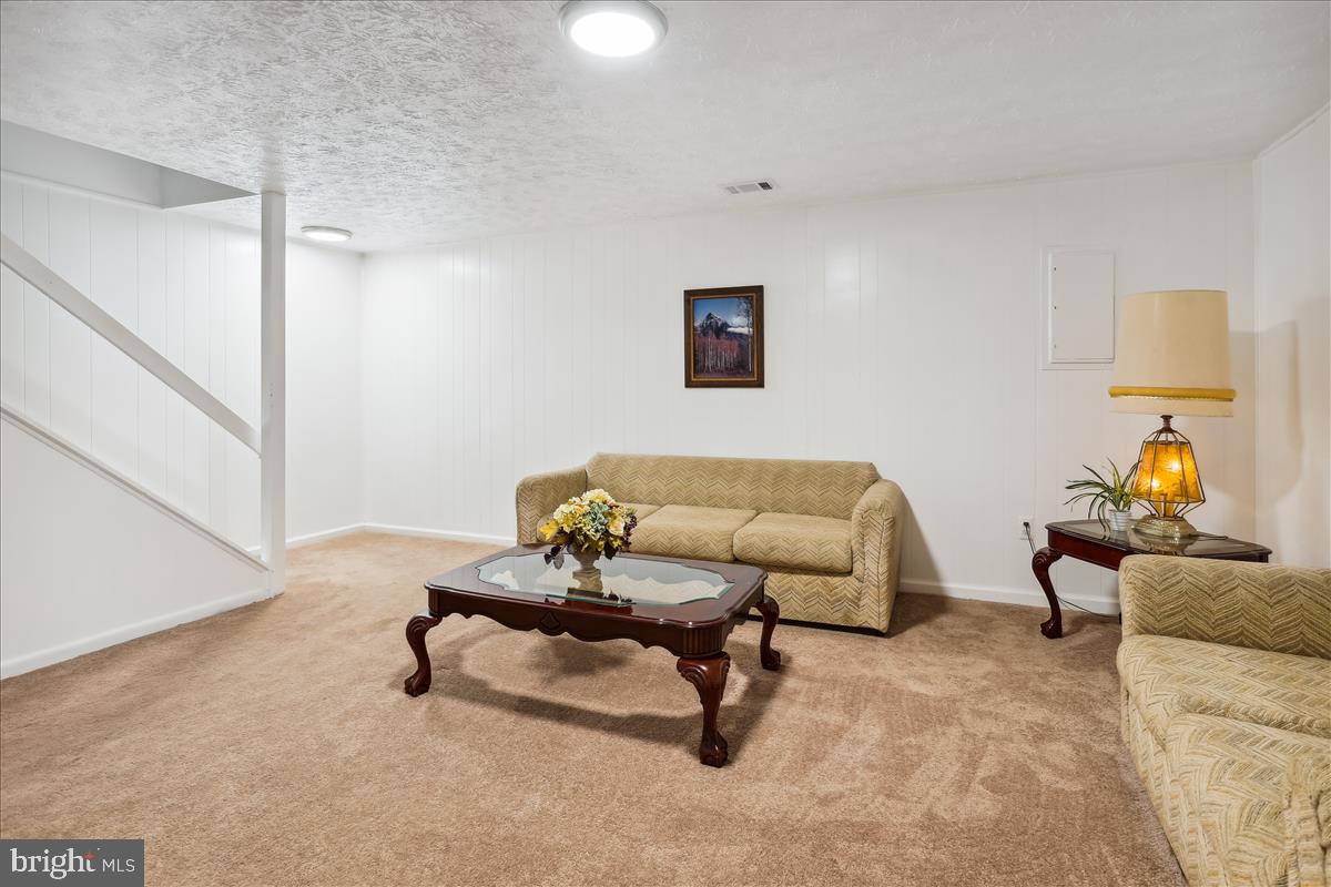 CHESTNUT WOODS - Residential