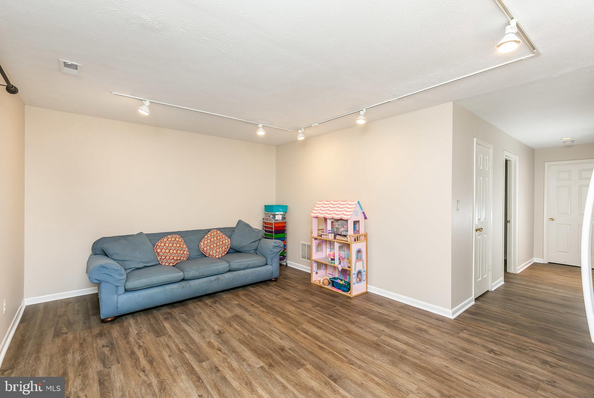 MAYS CHAPEL VILLAGE - Residential Lease