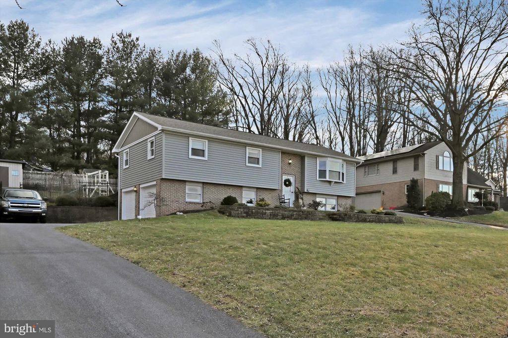 Photo of 151 VALLEY VIEW DR, EPHRATA, PA 17522 (MLS # PALA2030038)