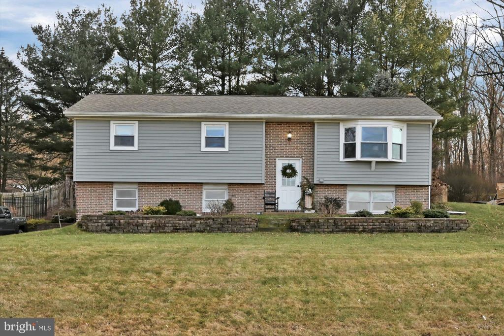 Photo of 151 VALLEY VIEW DR, EPHRATA, PA 17522 (MLS # PALA2030038)