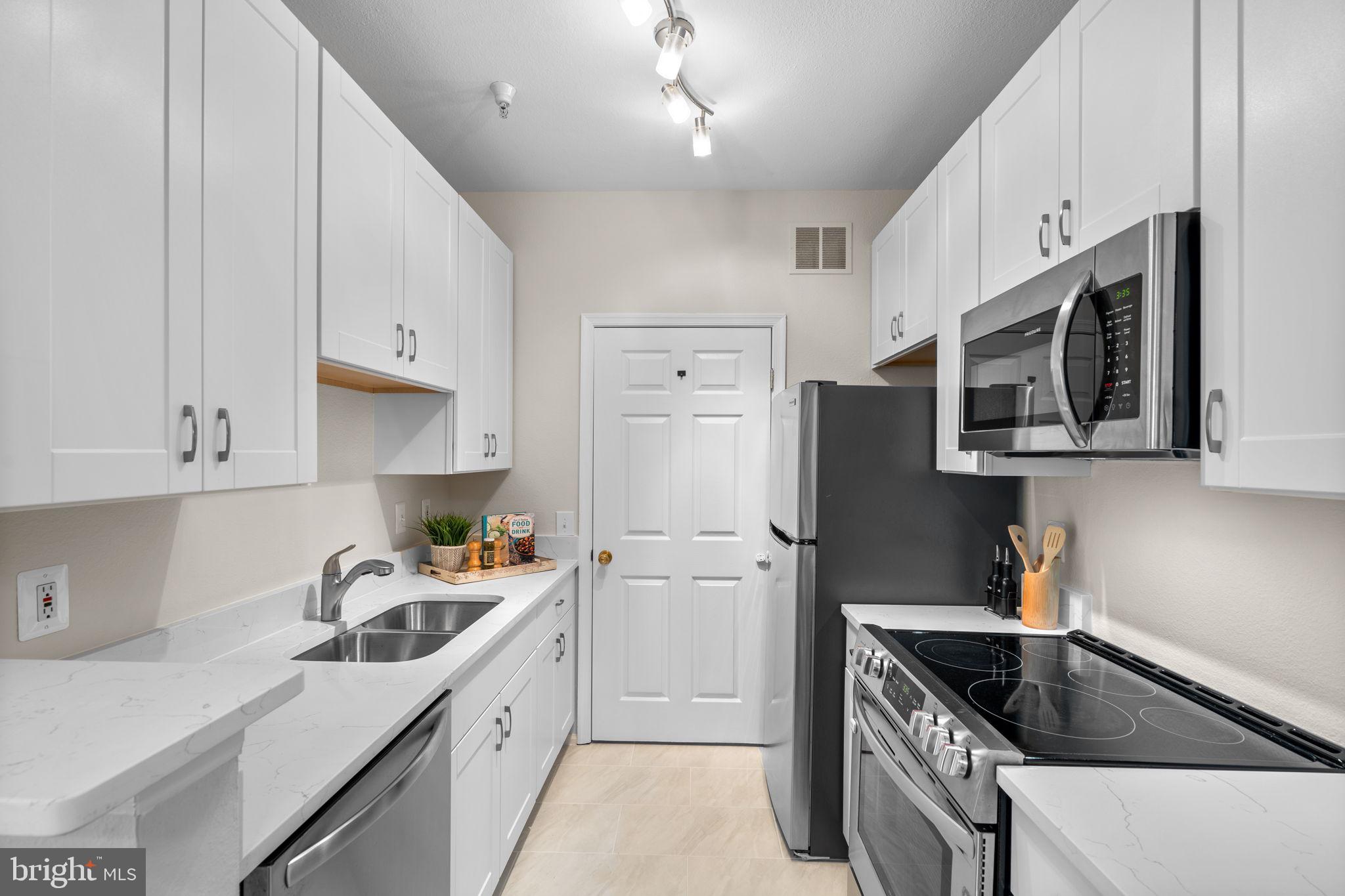 GATES OF MCLEAN - Residential