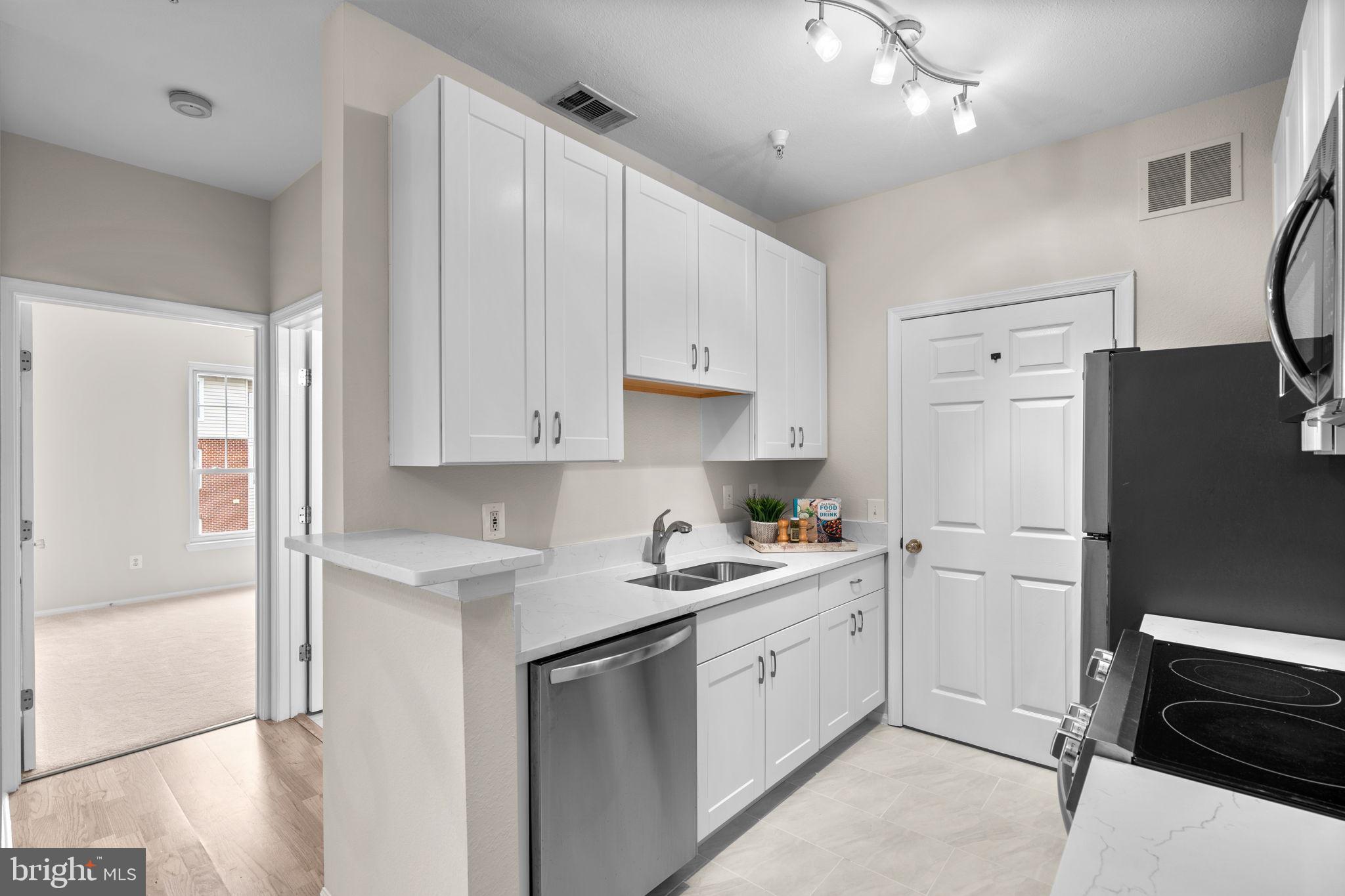 GATES OF MCLEAN - Residential