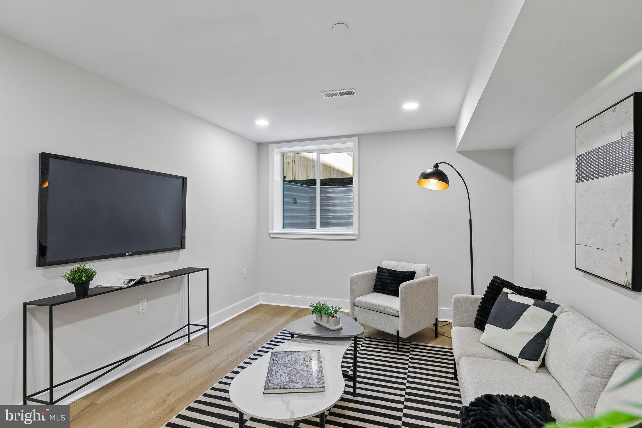 PASSYUNK SQUARE - Residential