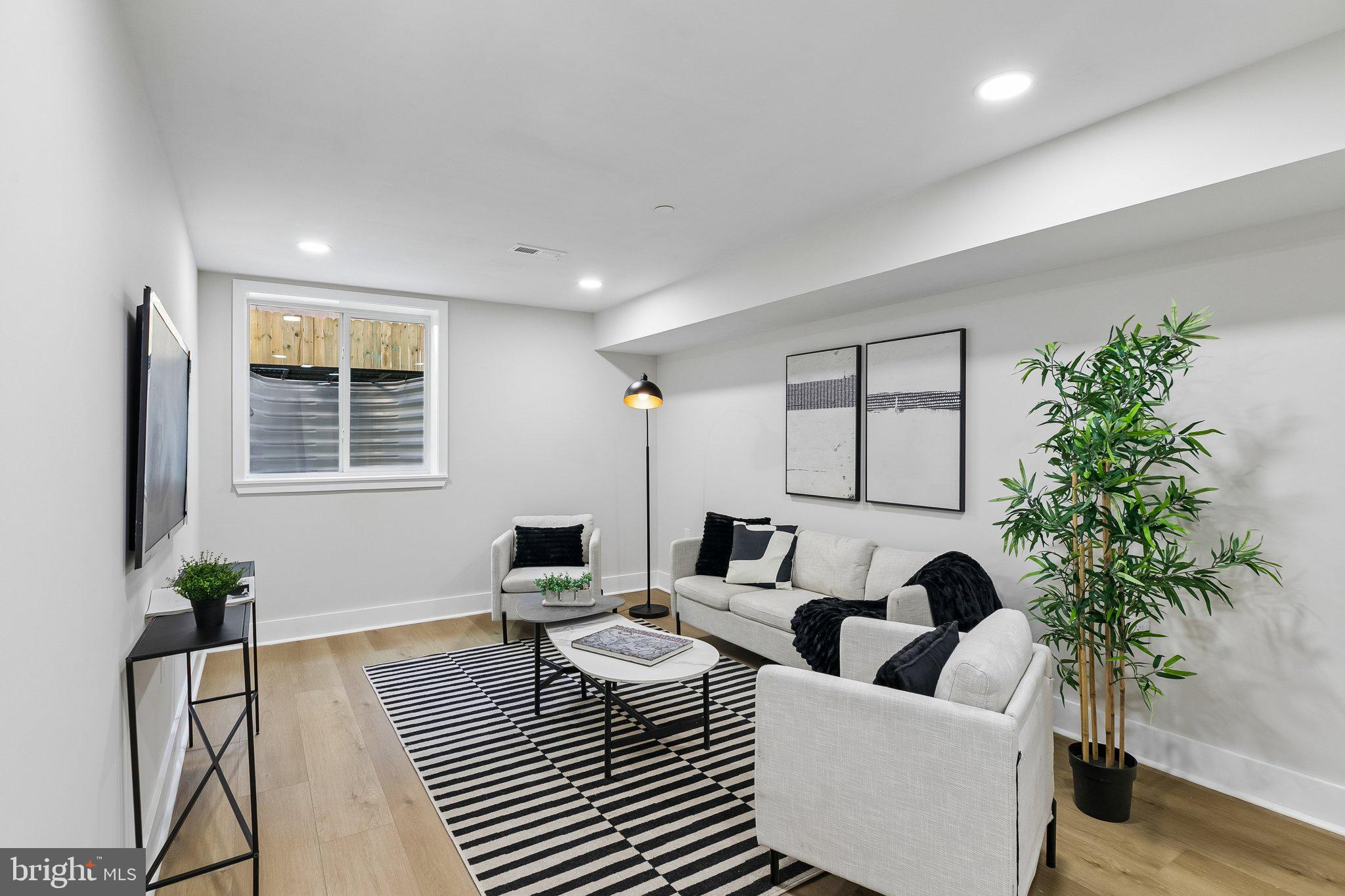 PASSYUNK SQUARE - Residential