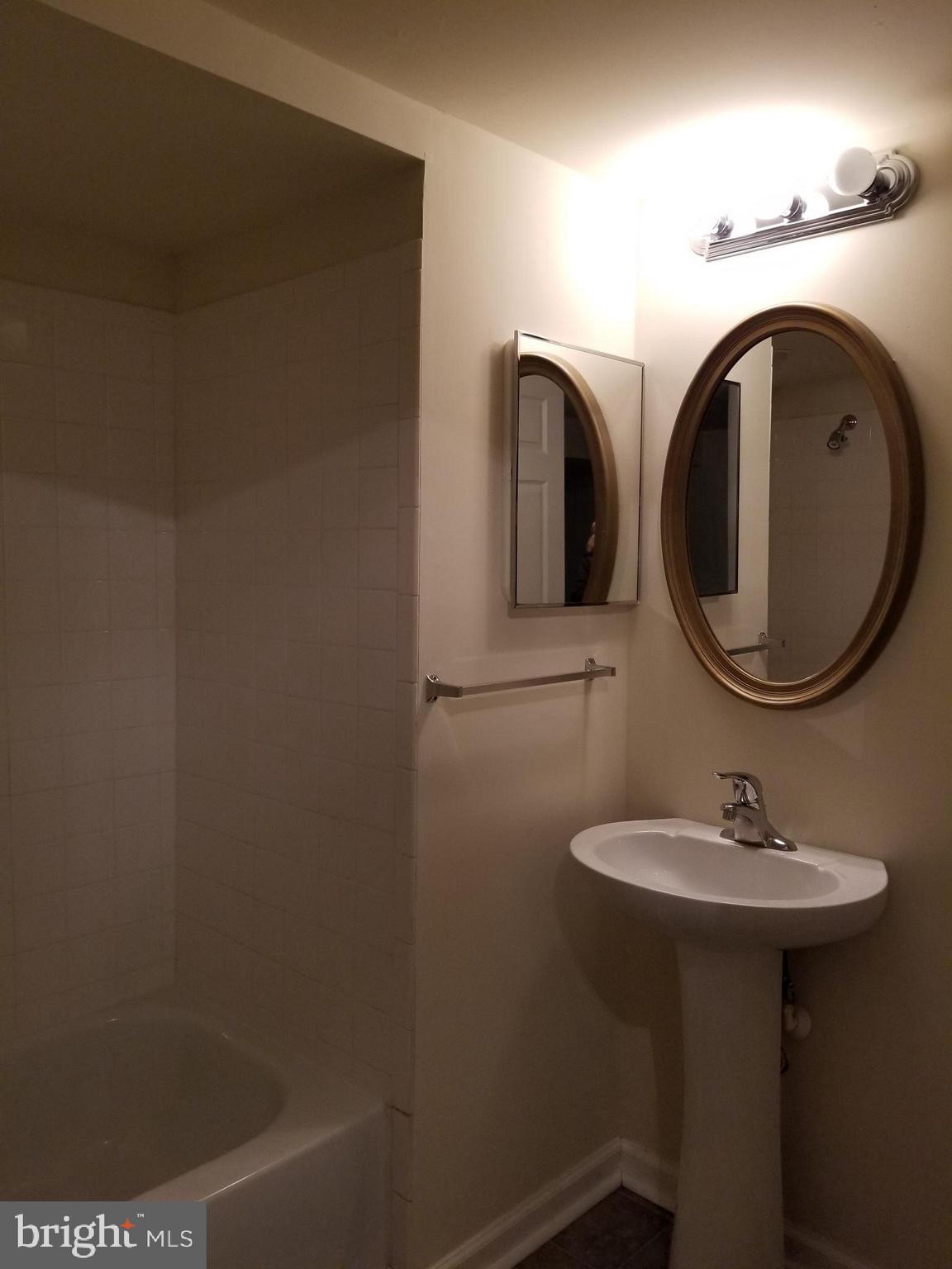 COUNTY GREEN - Residential Lease