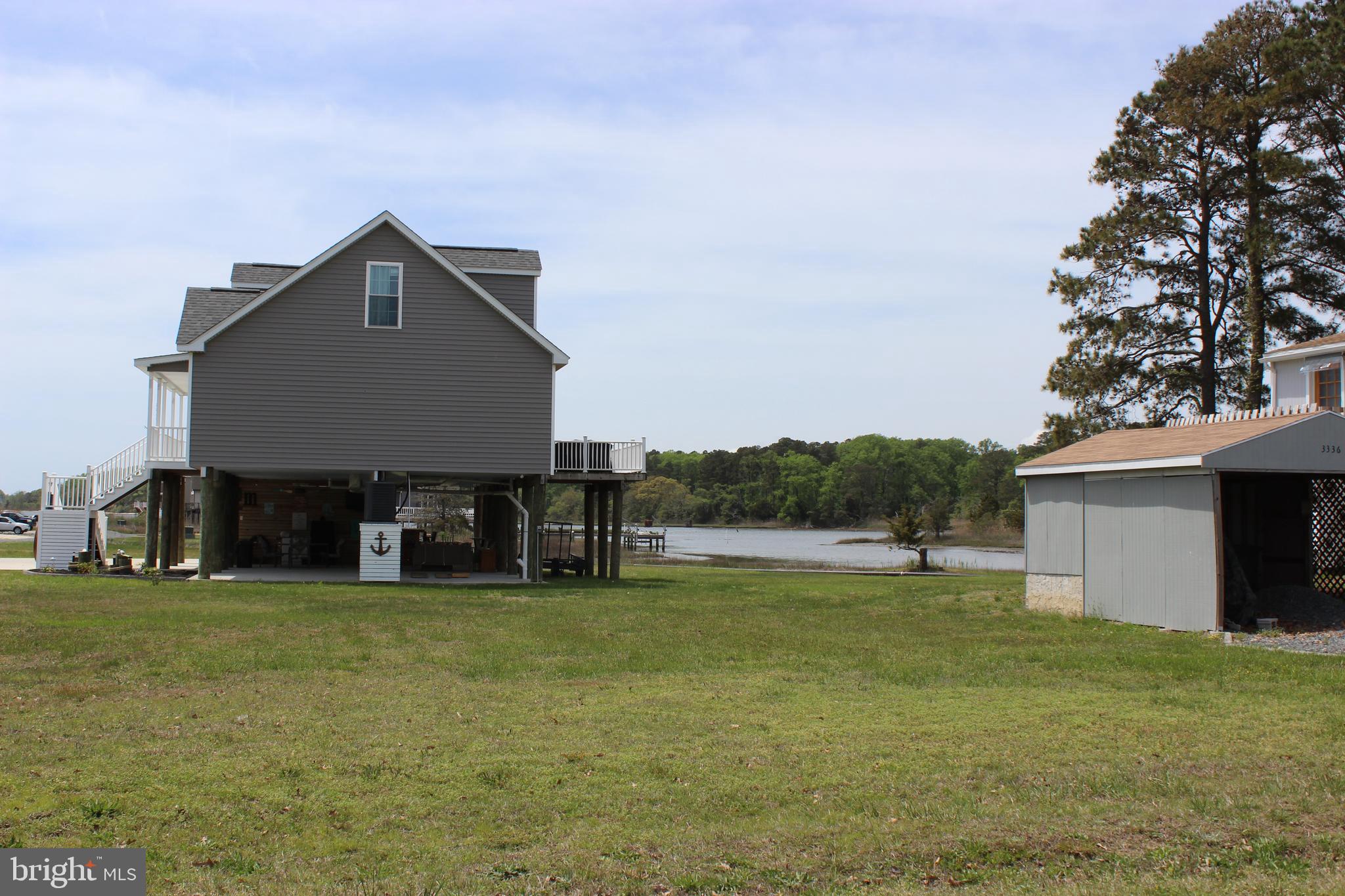 CAPTAIN'S COVE - Land