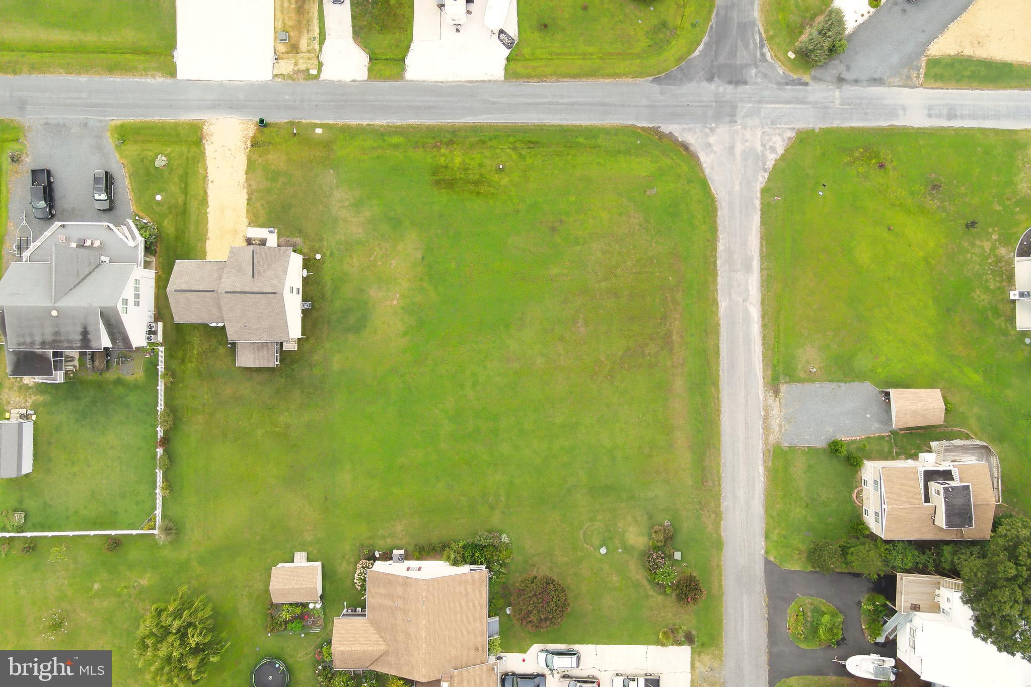 CAPTAIN'S COVE - Land