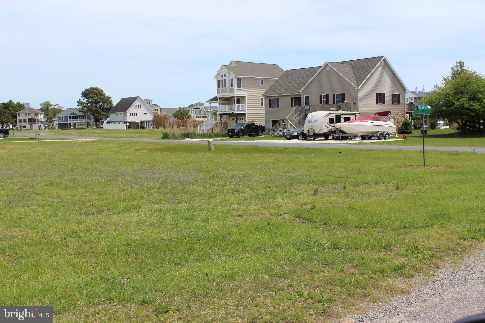 CAPTAIN'S COVE - Land