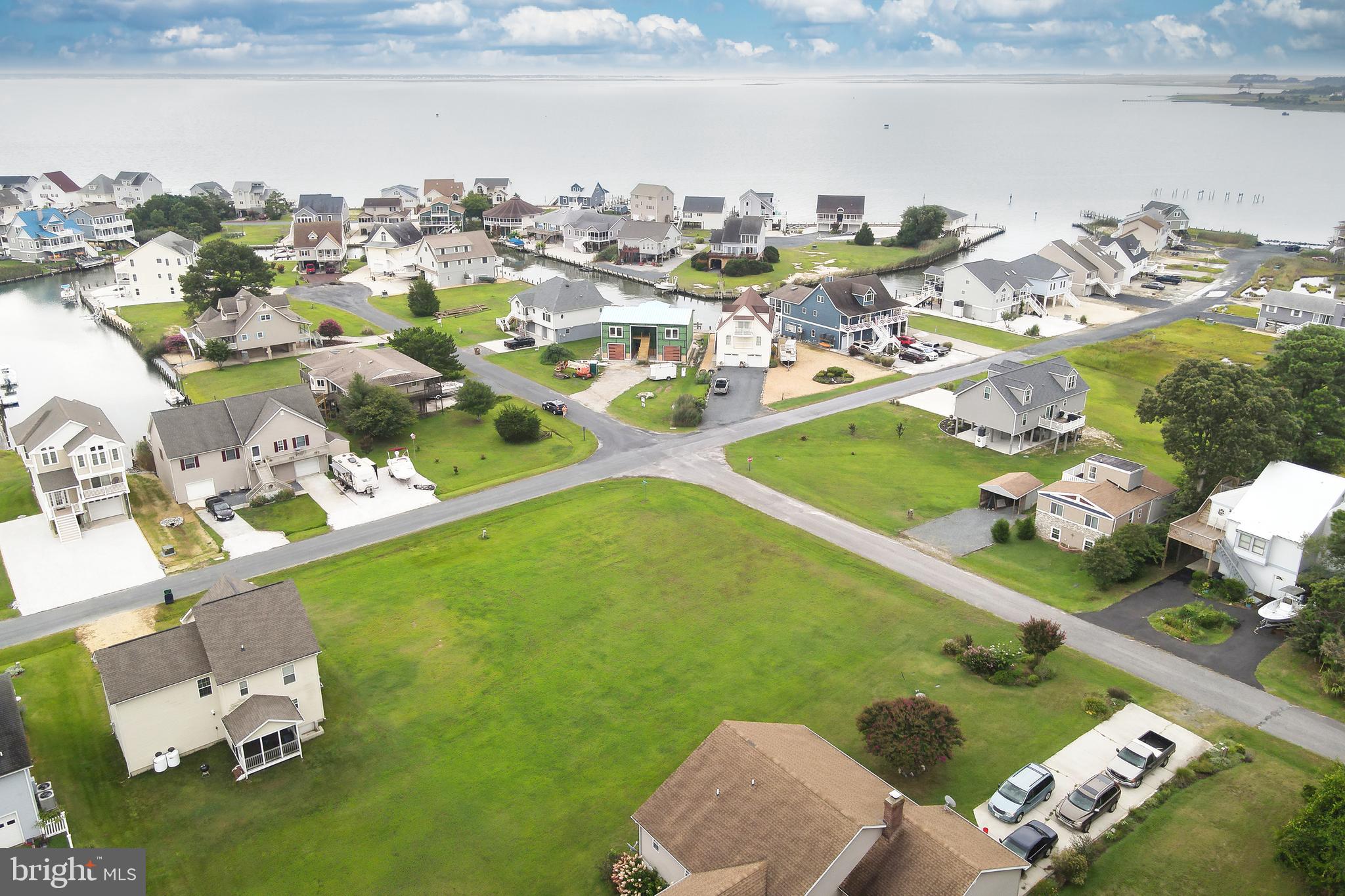 CAPTAIN'S COVE - Land