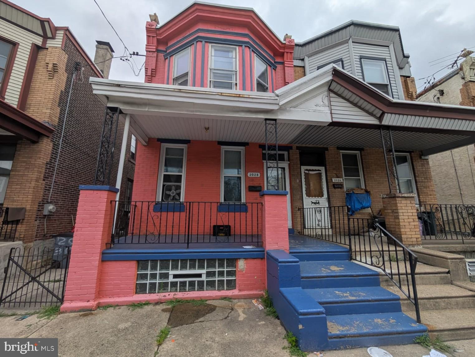 This charming home in Philadelphia offers a fantastic opportunity. The property features new siding and a
new roof, providing a great start for the new owner. Inside, many projects have been completed, and the
home is ready for your personal touch. The unfinished basement offers a blank canvas to create the space
of your dreams, whether it be a family room, a home gym, or extra storage.