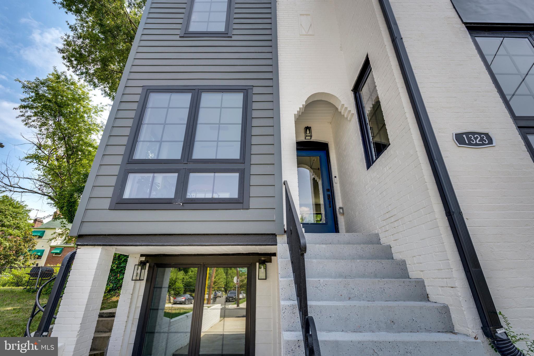 1323 SHEPHERD STREET NE