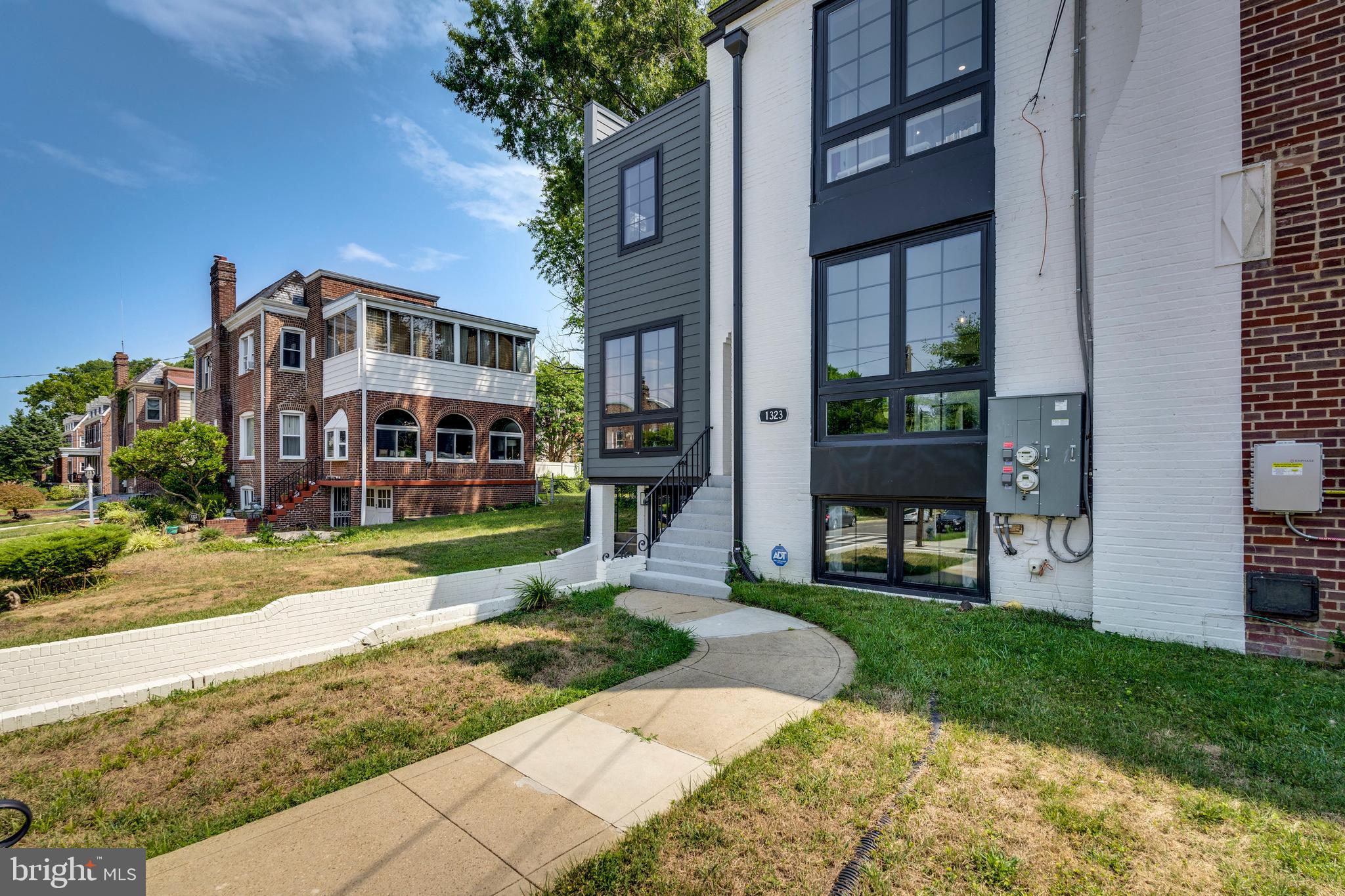 1323 SHEPHERD STREET NE