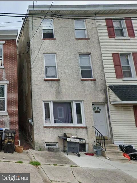 702 E MOORE STREET NORRISTOWN PA 19401