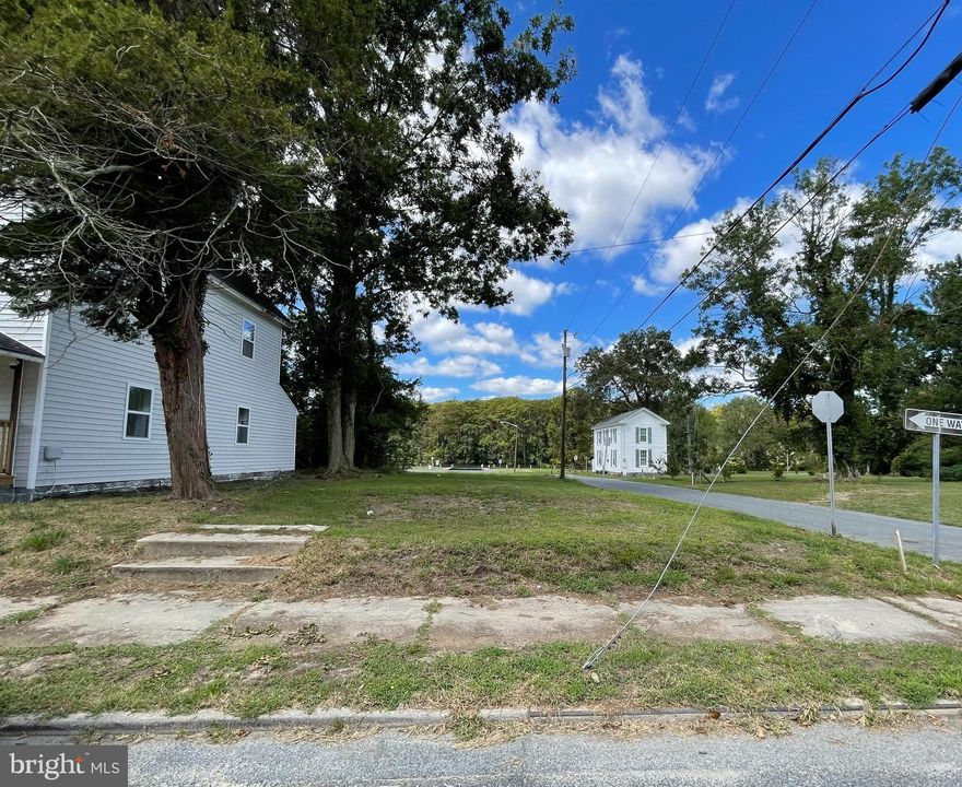 The structure that was recently on this lot was removed. The lot is currently vacant and ready to have a new home built on it.

Just a short distance from downtown Pocomoke, shops and restaurants. 

Comes with a view of the scenic Pocomoke River.
