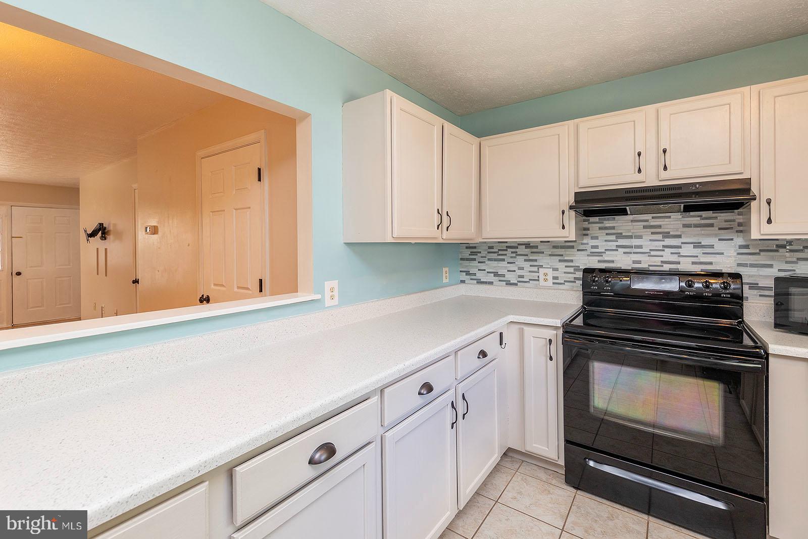 LIMESTONE COURT - Residential Lease