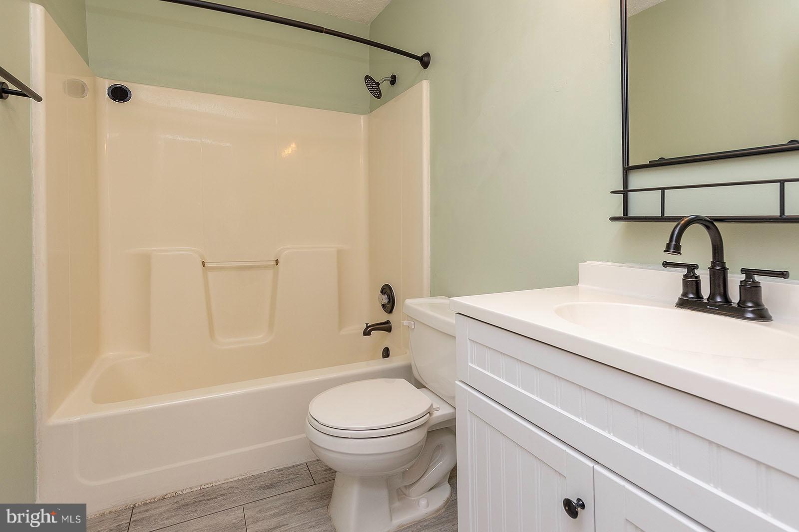 LIMESTONE COURT - Residential Lease