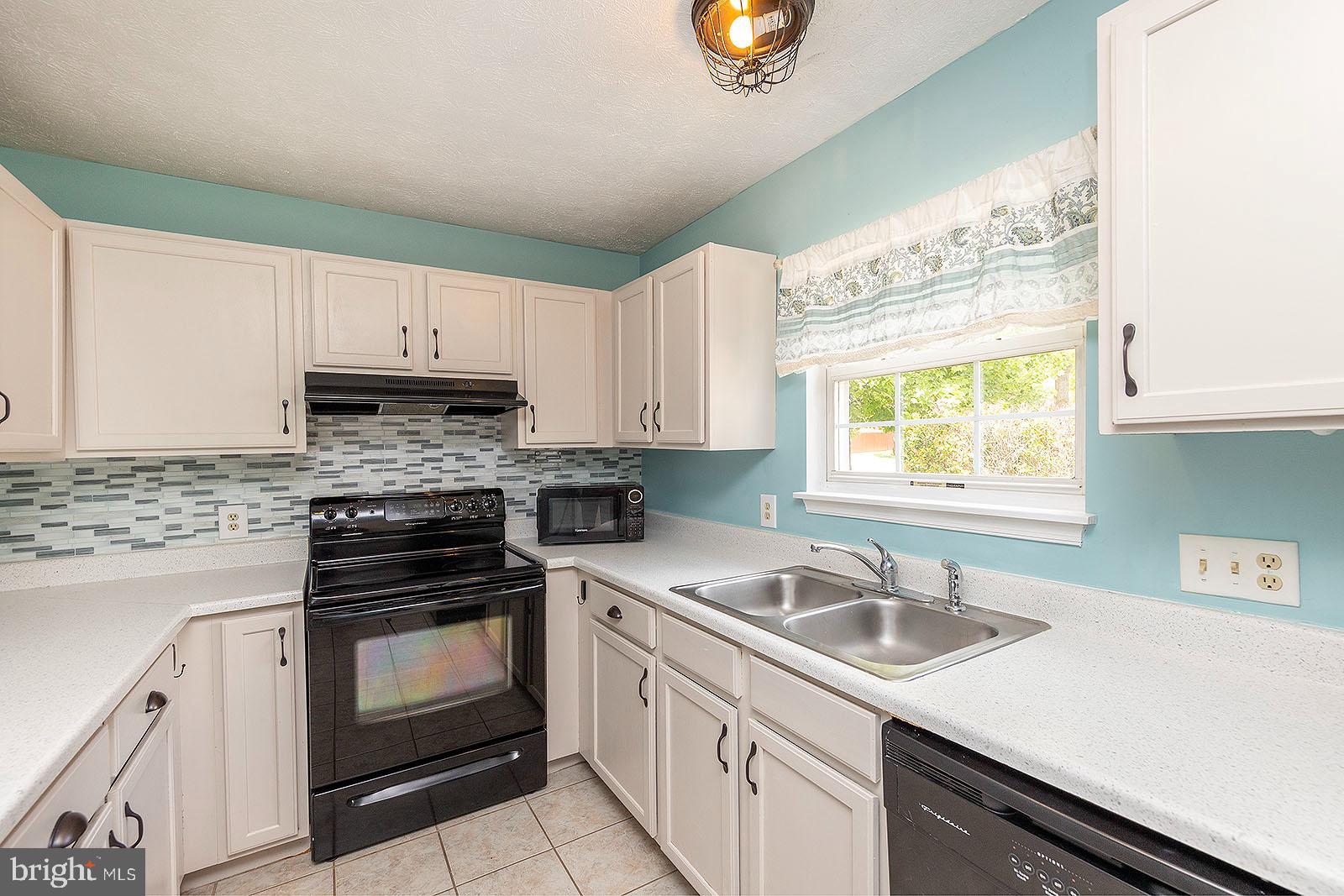 LIMESTONE COURT - Residential Lease