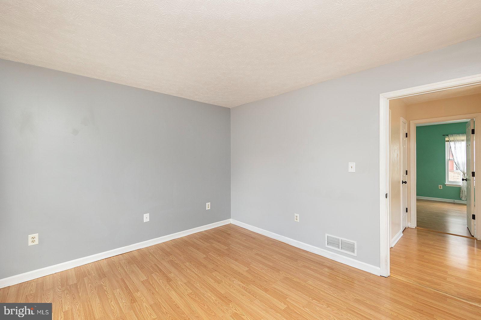 LIMESTONE COURT - Residential Lease