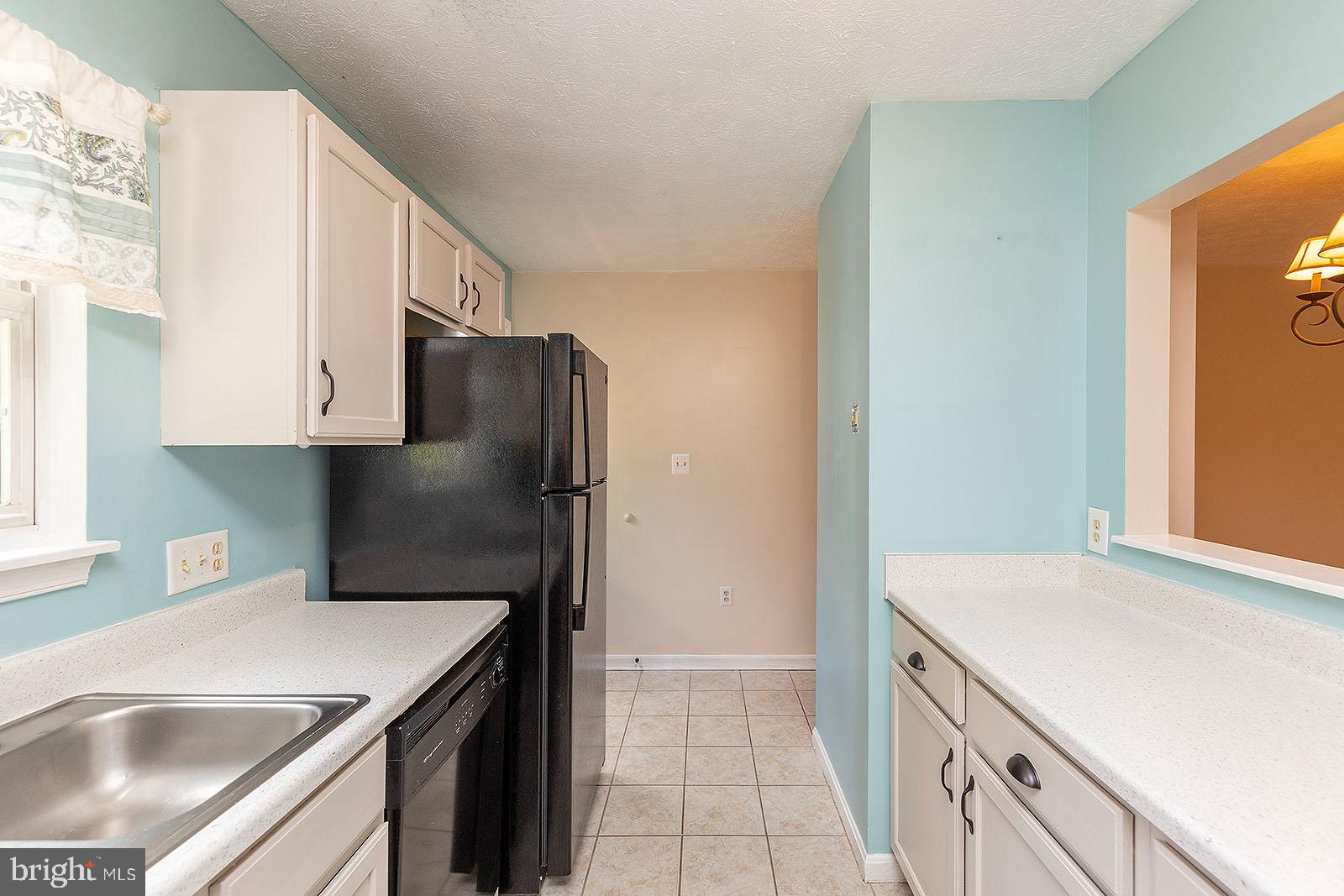 LIMESTONE COURT - Residential Lease