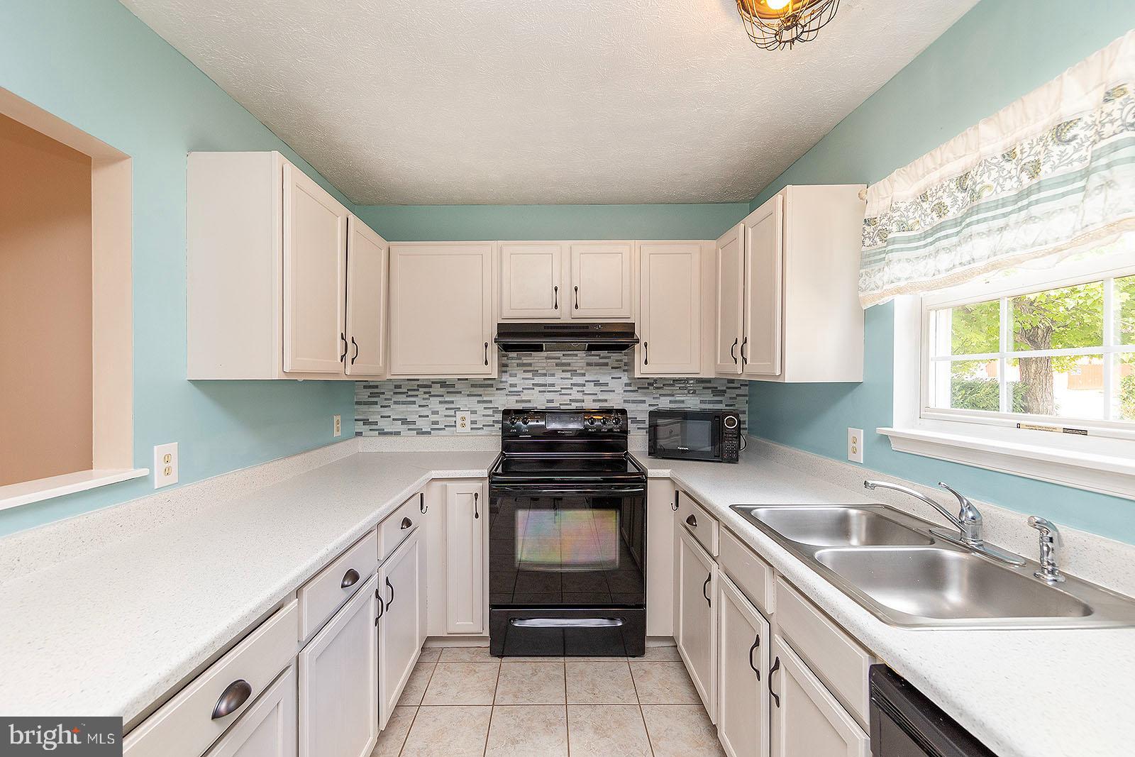 LIMESTONE COURT - Residential Lease