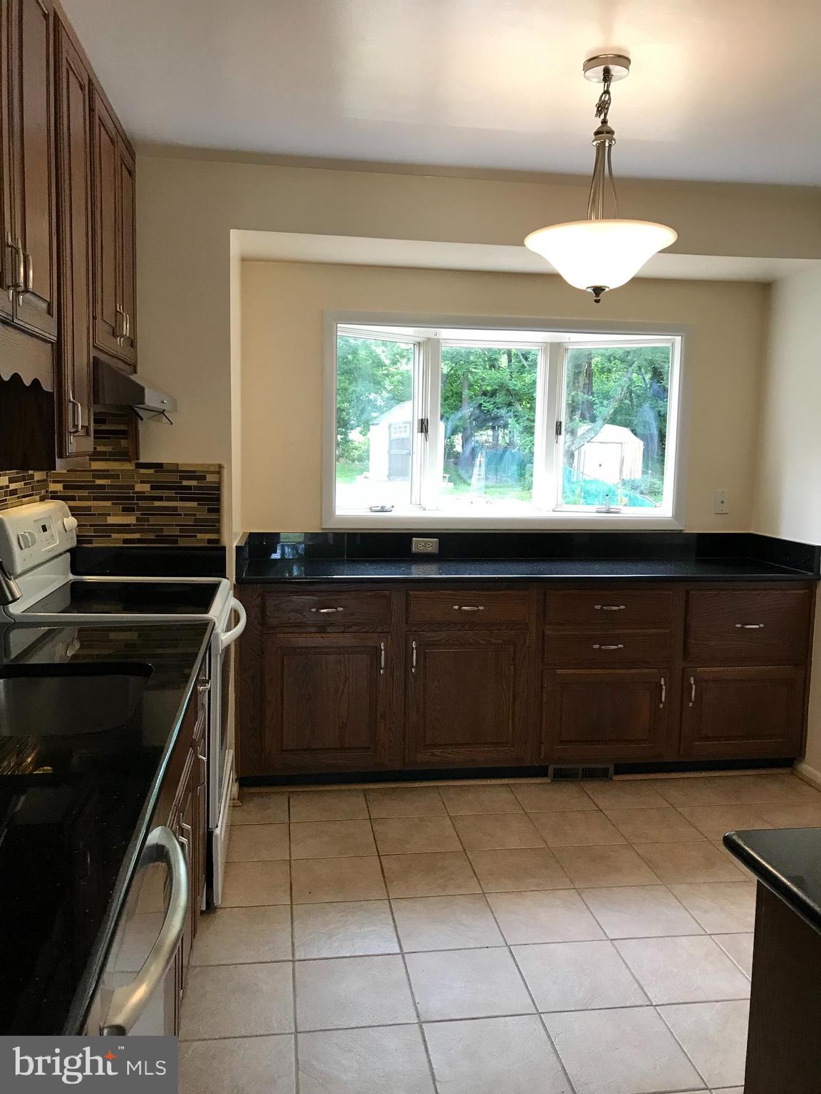 FOREST KNOLLS - Residential Lease