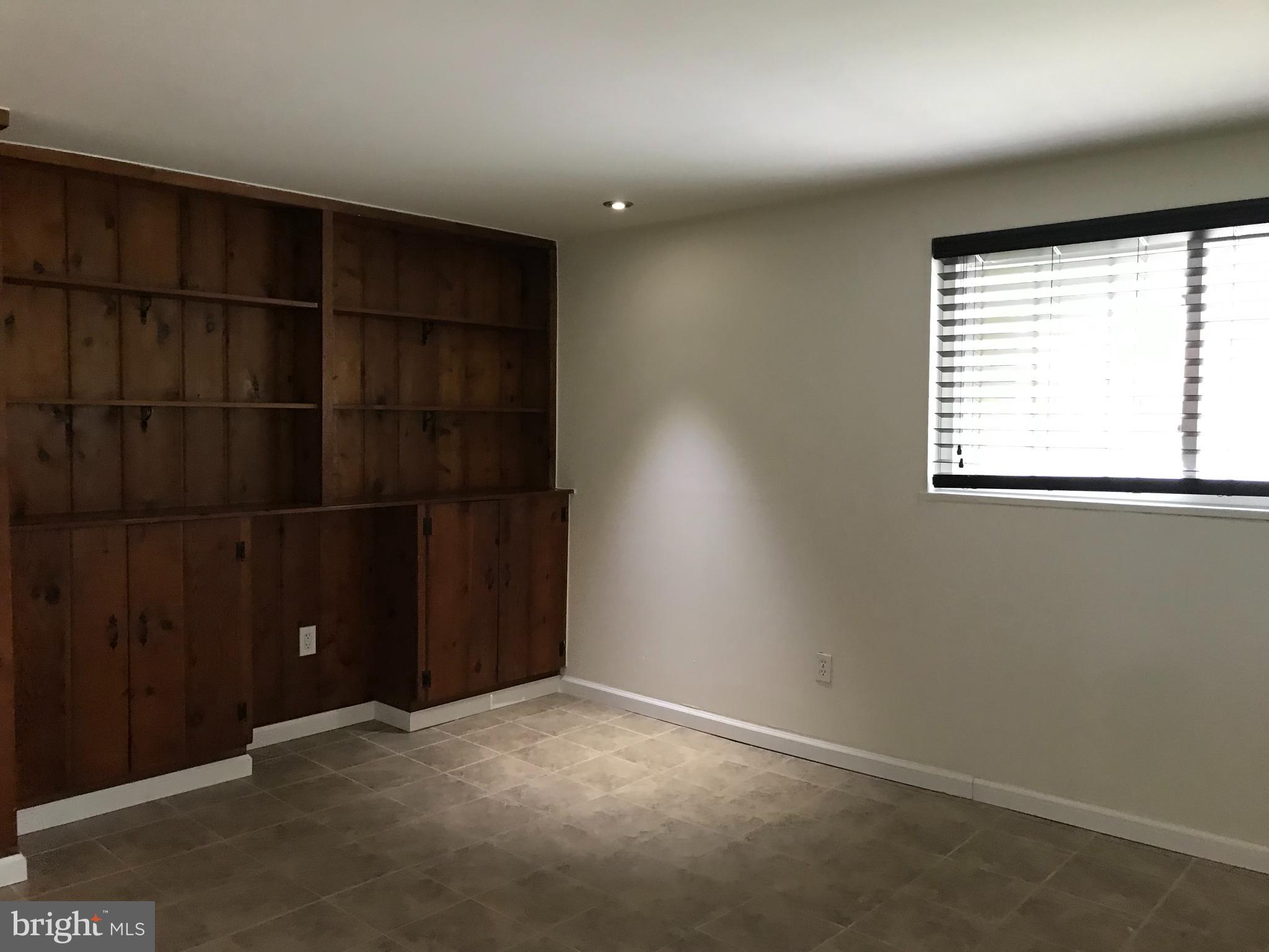 FOREST KNOLLS - Residential Lease