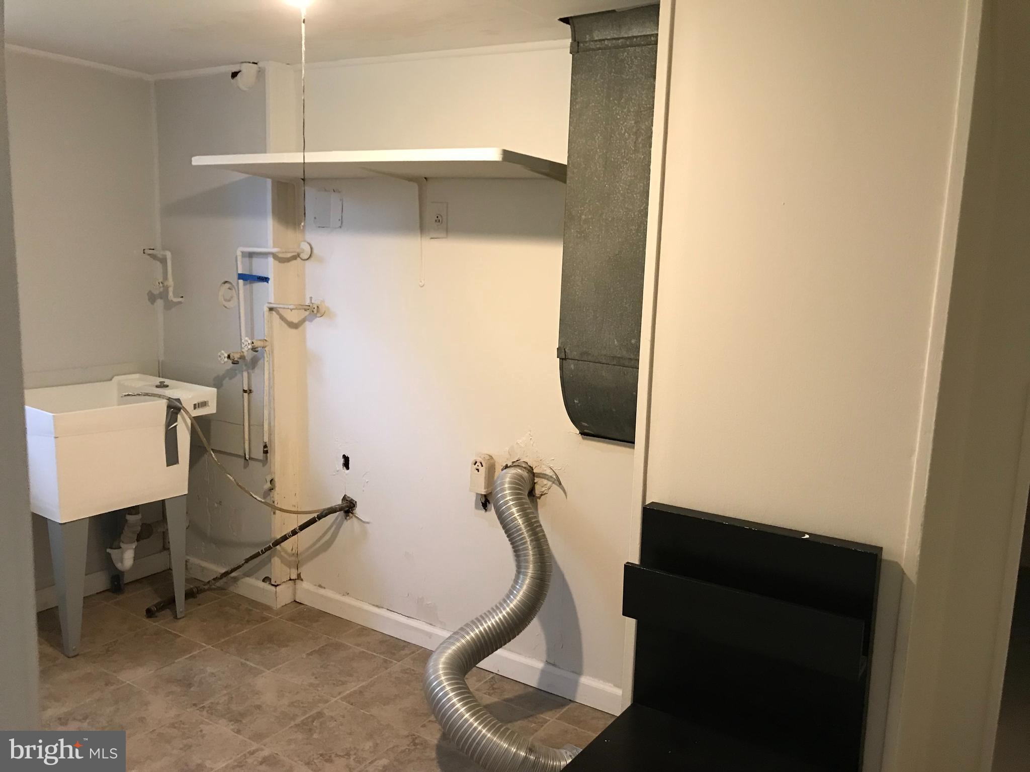 FOREST KNOLLS - Residential Lease