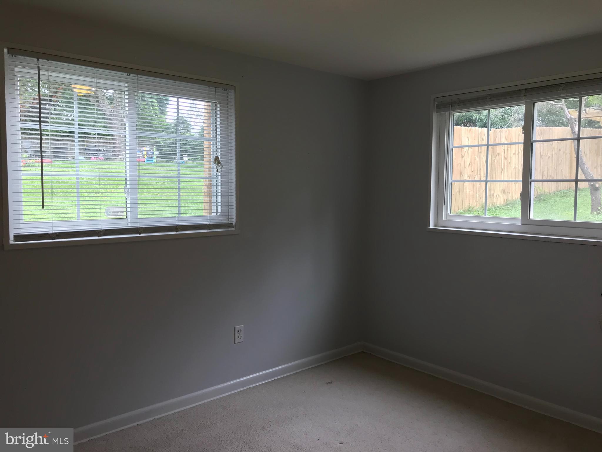 FOREST KNOLLS - Residential Lease