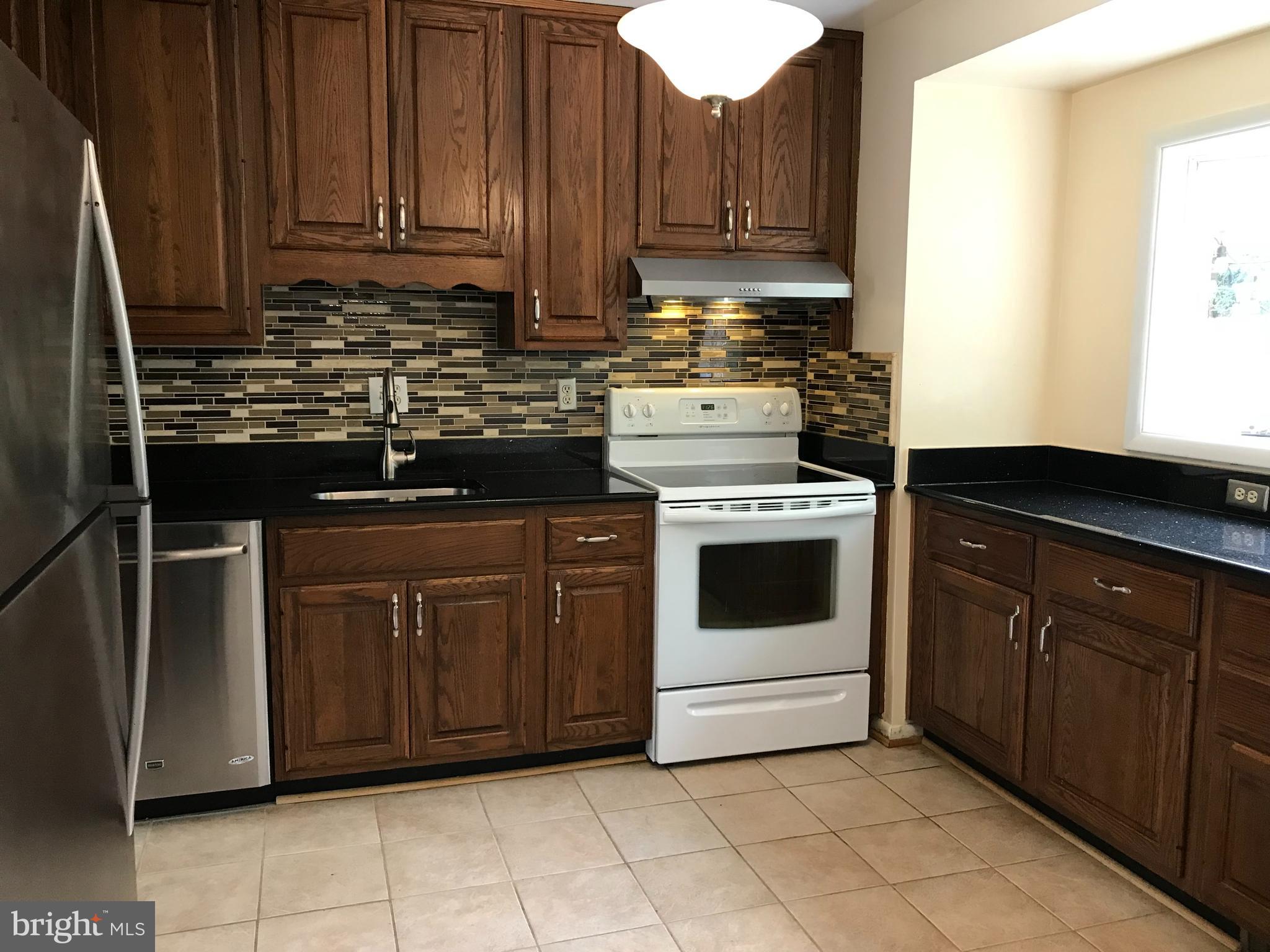 FOREST KNOLLS - Residential Lease