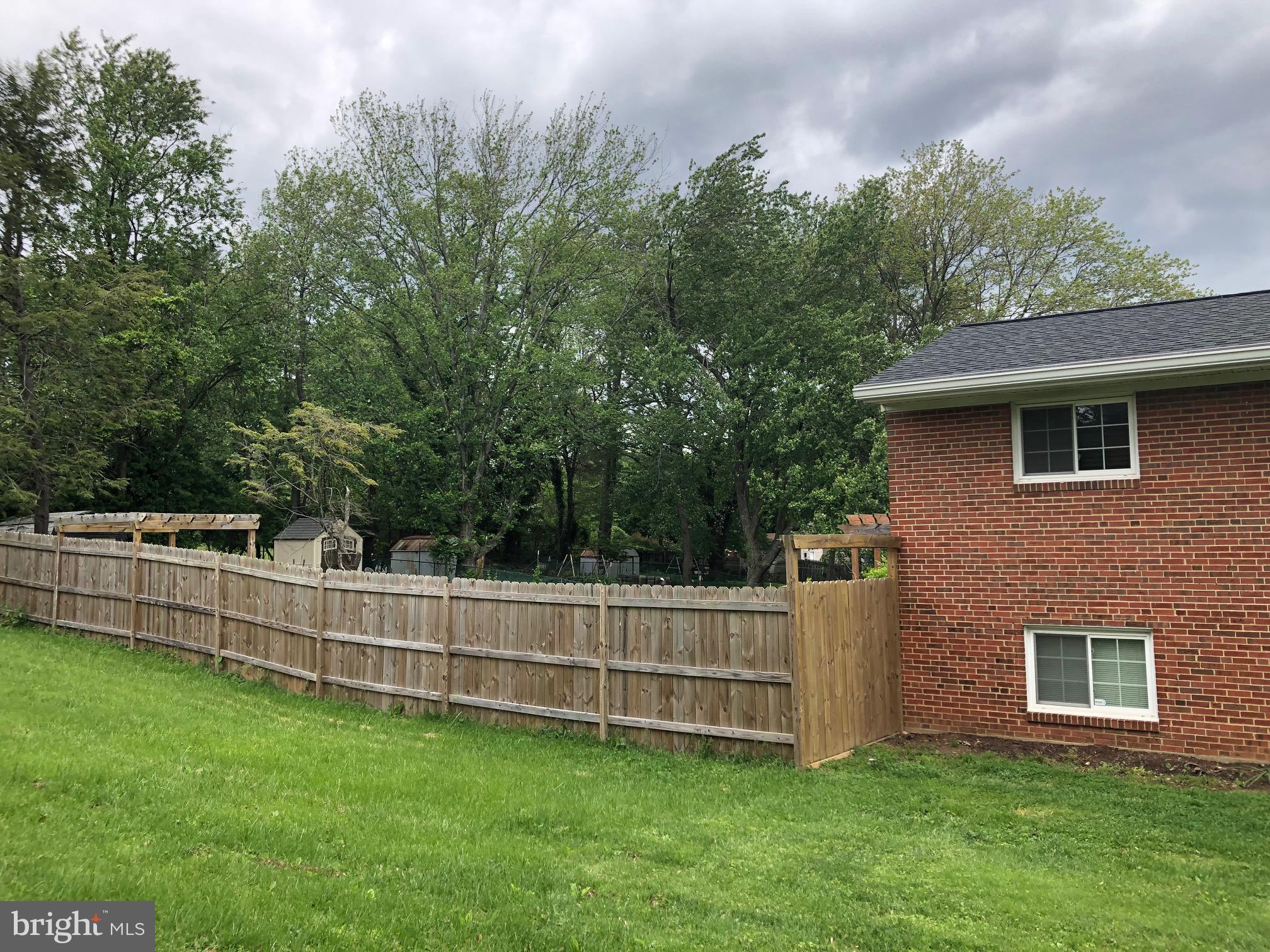 FOREST KNOLLS - Residential Lease