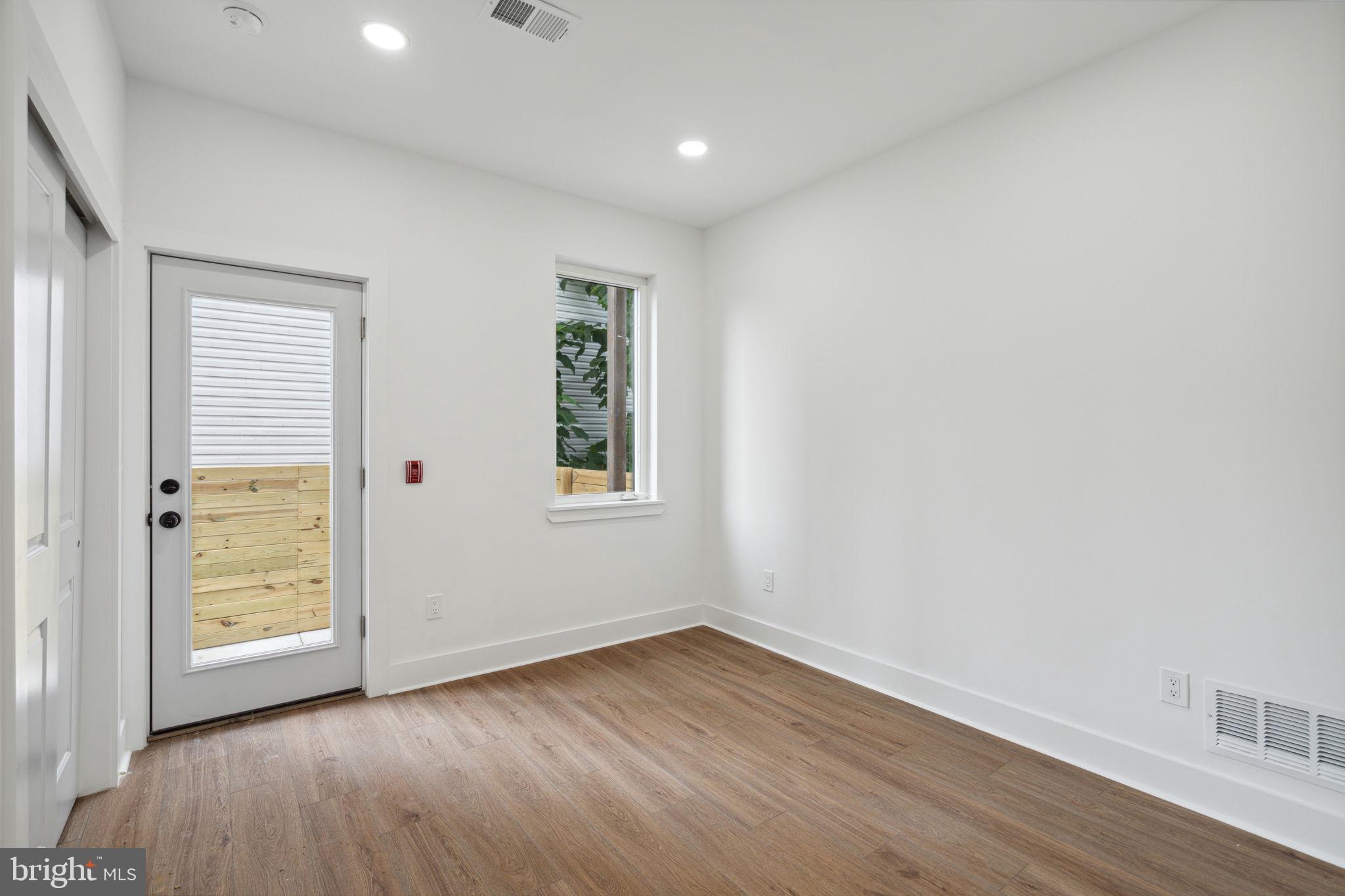 OLDE KENSINGTON - Residential Lease