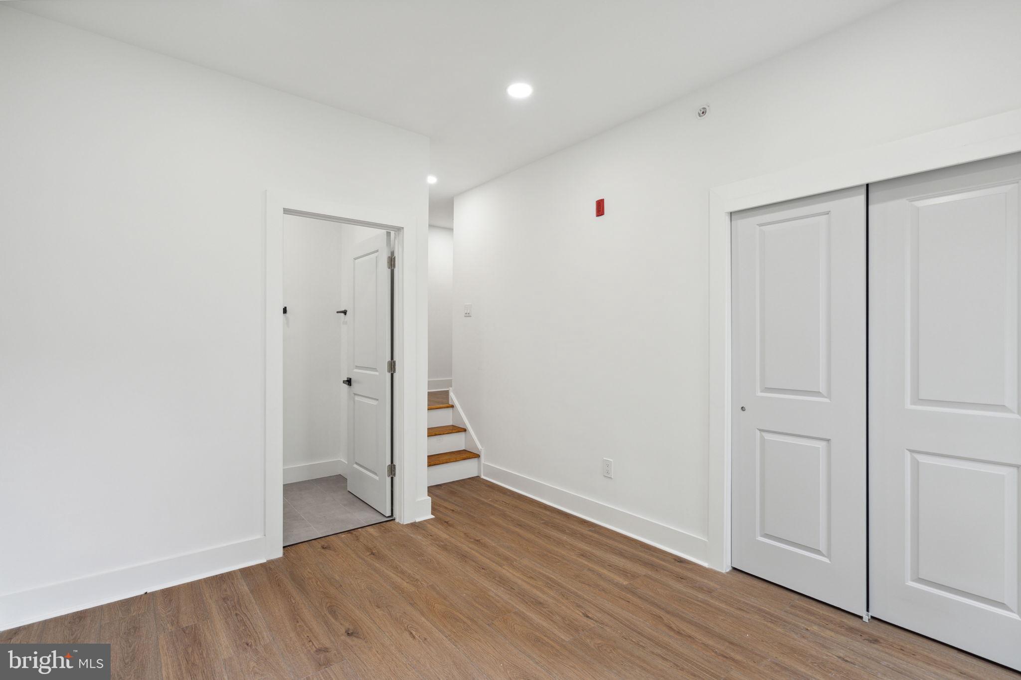 OLDE KENSINGTON - Residential Lease